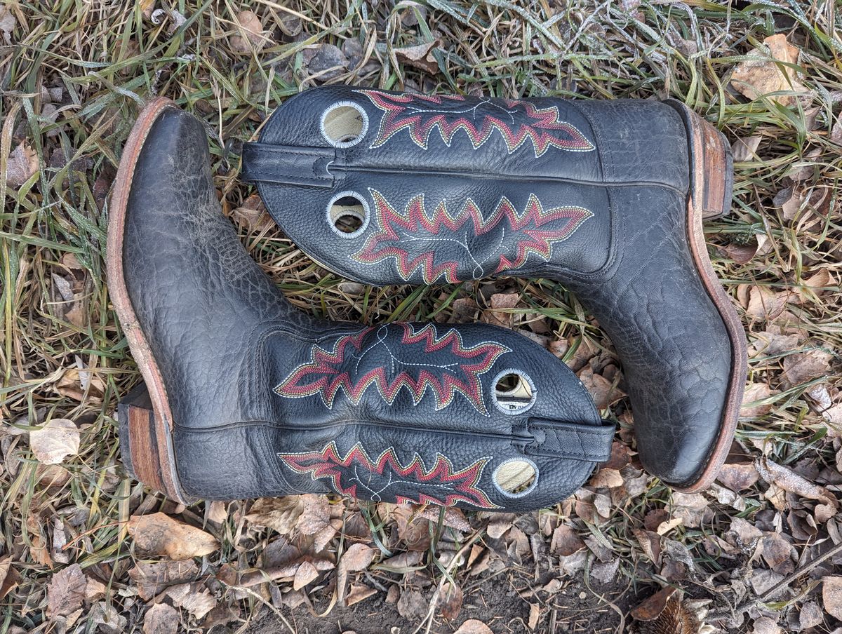 Photo by zangazanga on December 1, 2023 of the Canada West Boots Brahma 6563-6 in Unknown Leather.