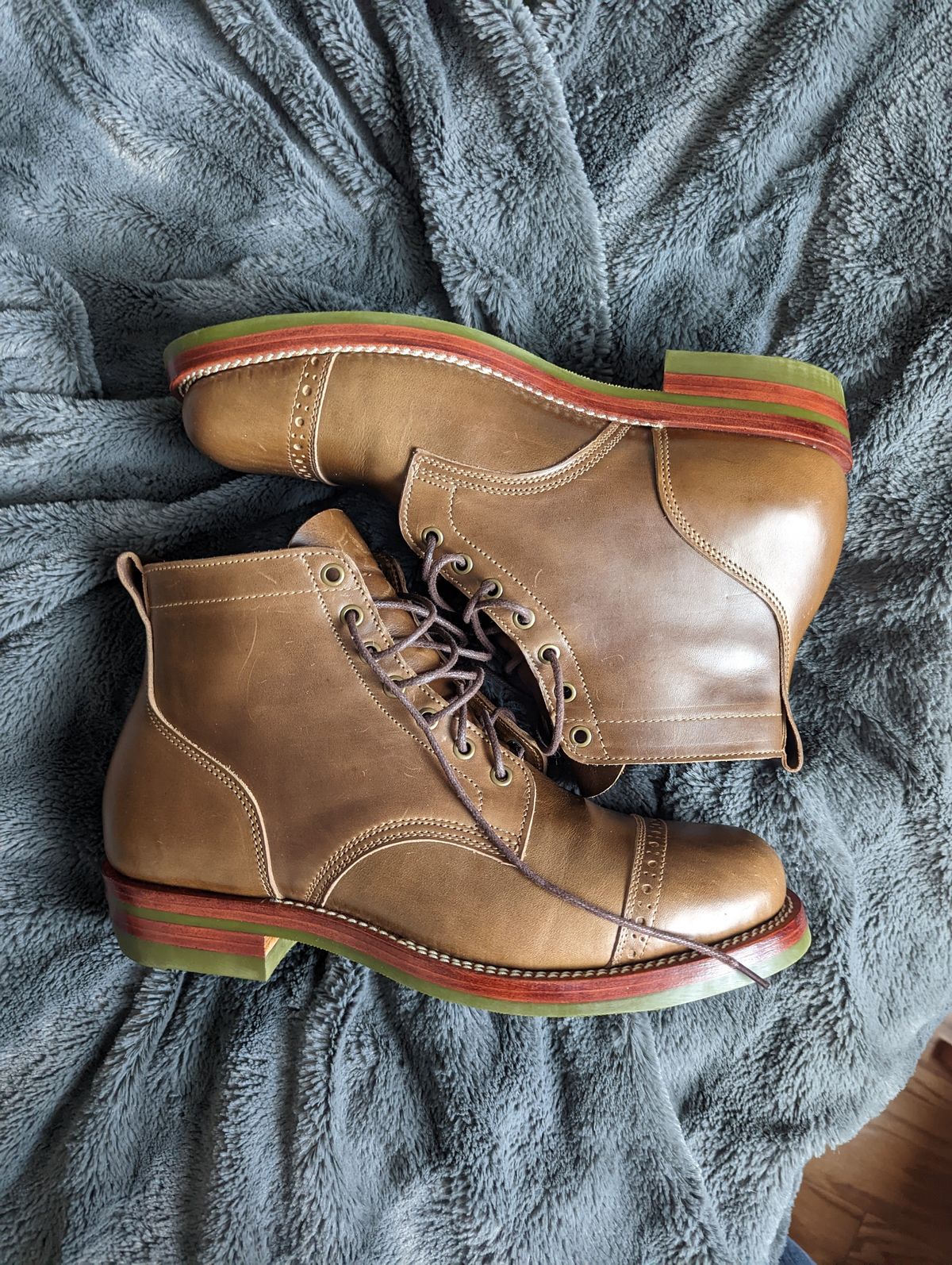 Photo by zangazanga on November 2, 2022 of the Jakkrabbits Service Boot in Horween Olive Chromexcel.