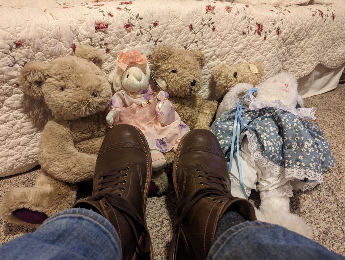 Photo by zangazanga on April 3, 2023 of the Jakkrabbits Service Boot in Horween Olive Chromexcel.