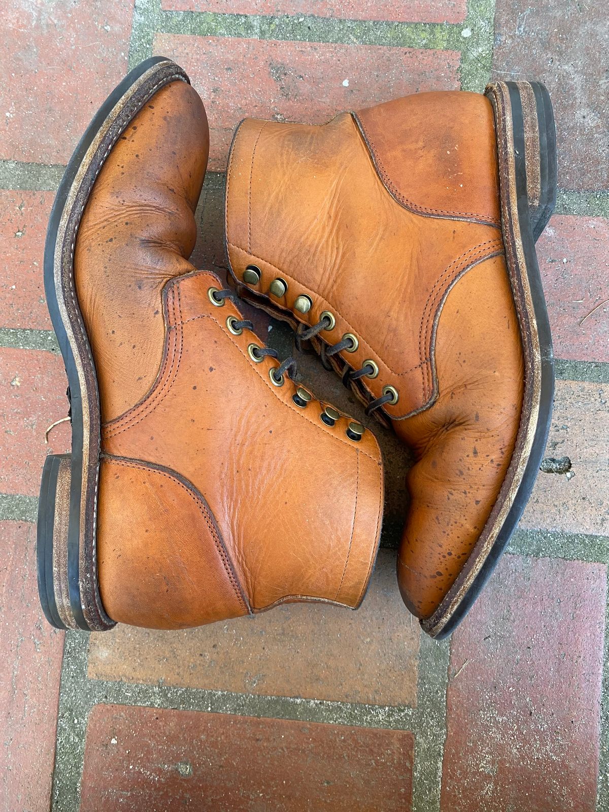 Photo by tmcginness on January 3, 2023 of the Grant Stone Diesel Boot in Horween Natural Essex.