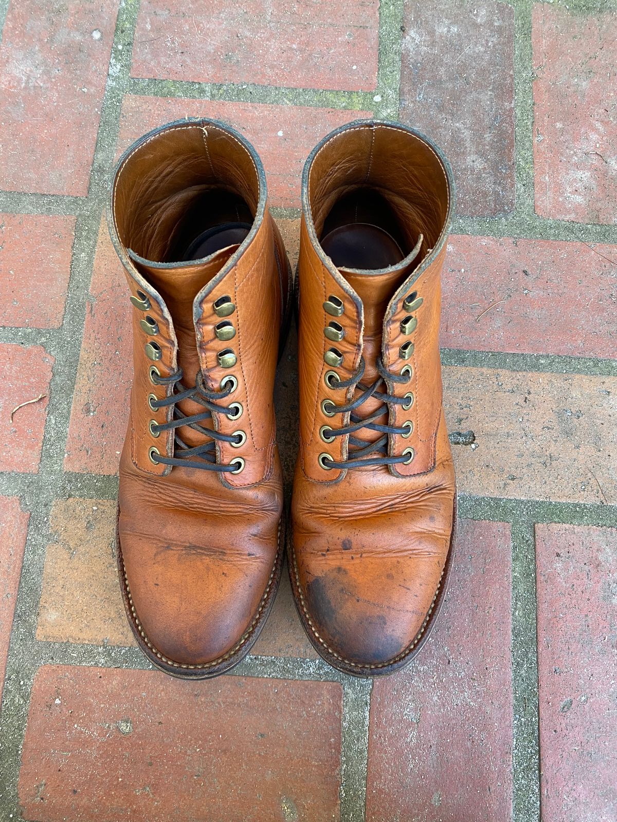 Photo by tmcginness on January 3, 2023 of the Grant Stone Diesel Boot in Horween Natural Essex.