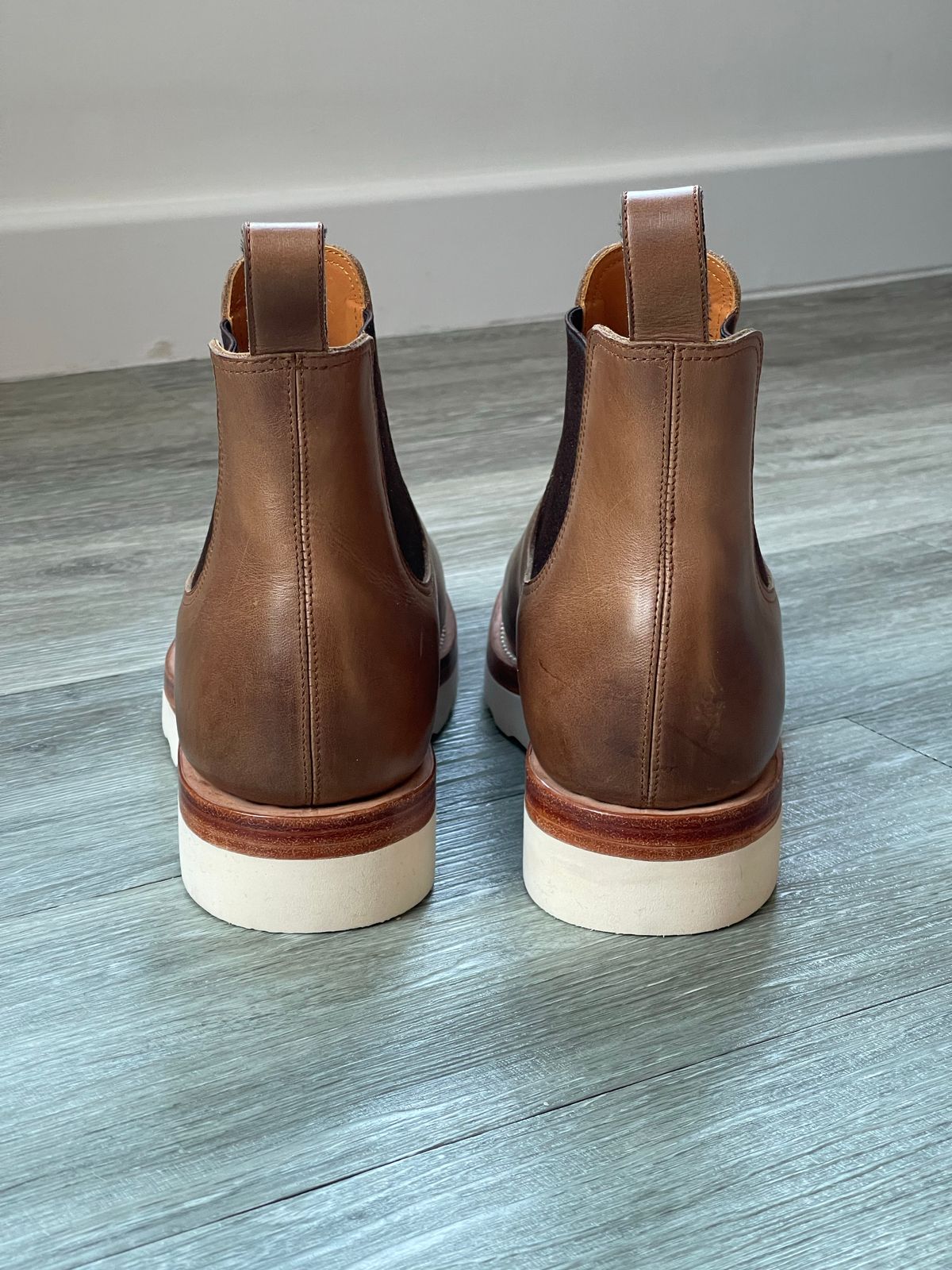 Photo by elliottjhill on October 1, 2022 of the Benzein The Seventh Chelsea Boot in Horween Natural Chromexcel.