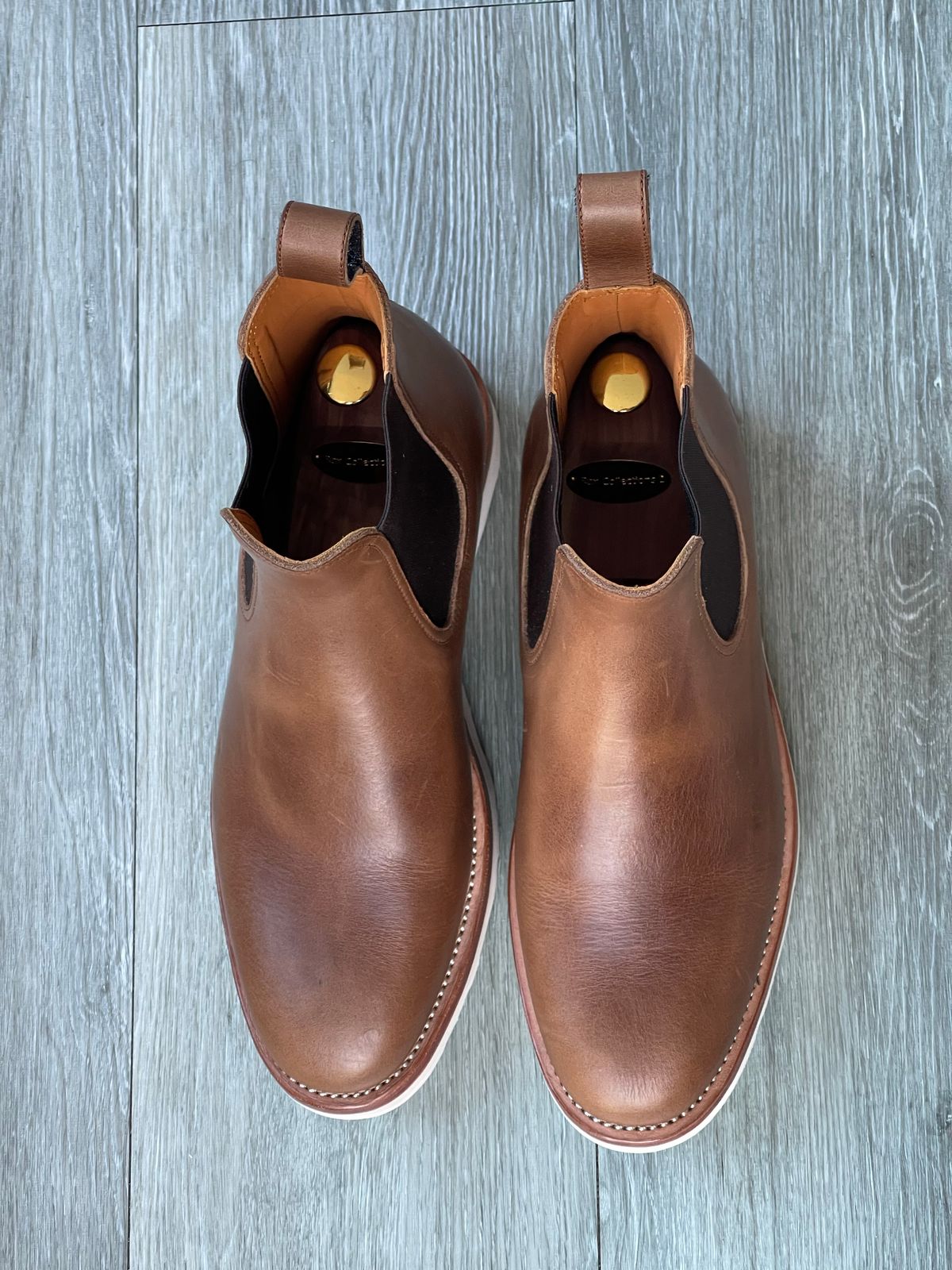 Photo by elliottjhill on October 1, 2022 of the Benzein The Seventh Chelsea Boot in Horween Natural Chromexcel.