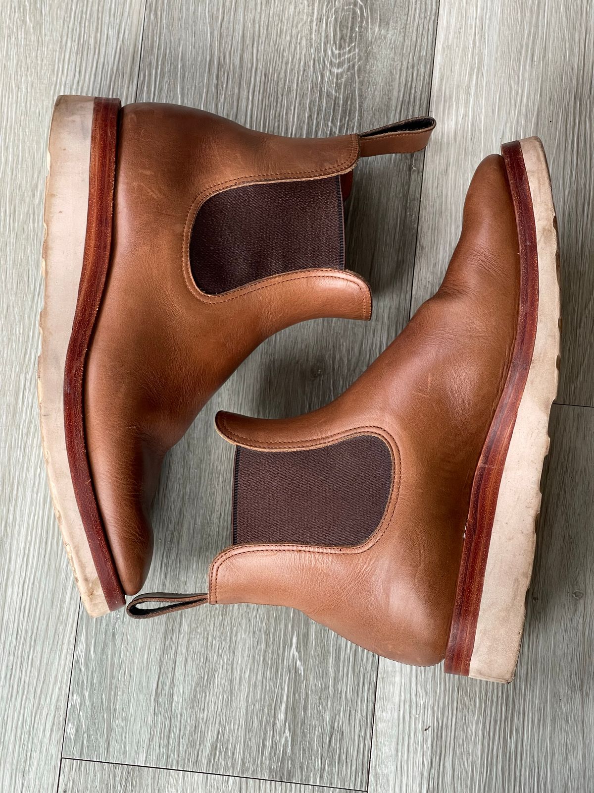 Photo by elliottjhill on December 2, 2022 of the Benzein The Seventh Chelsea Boot in Horween Natural Chromexcel.