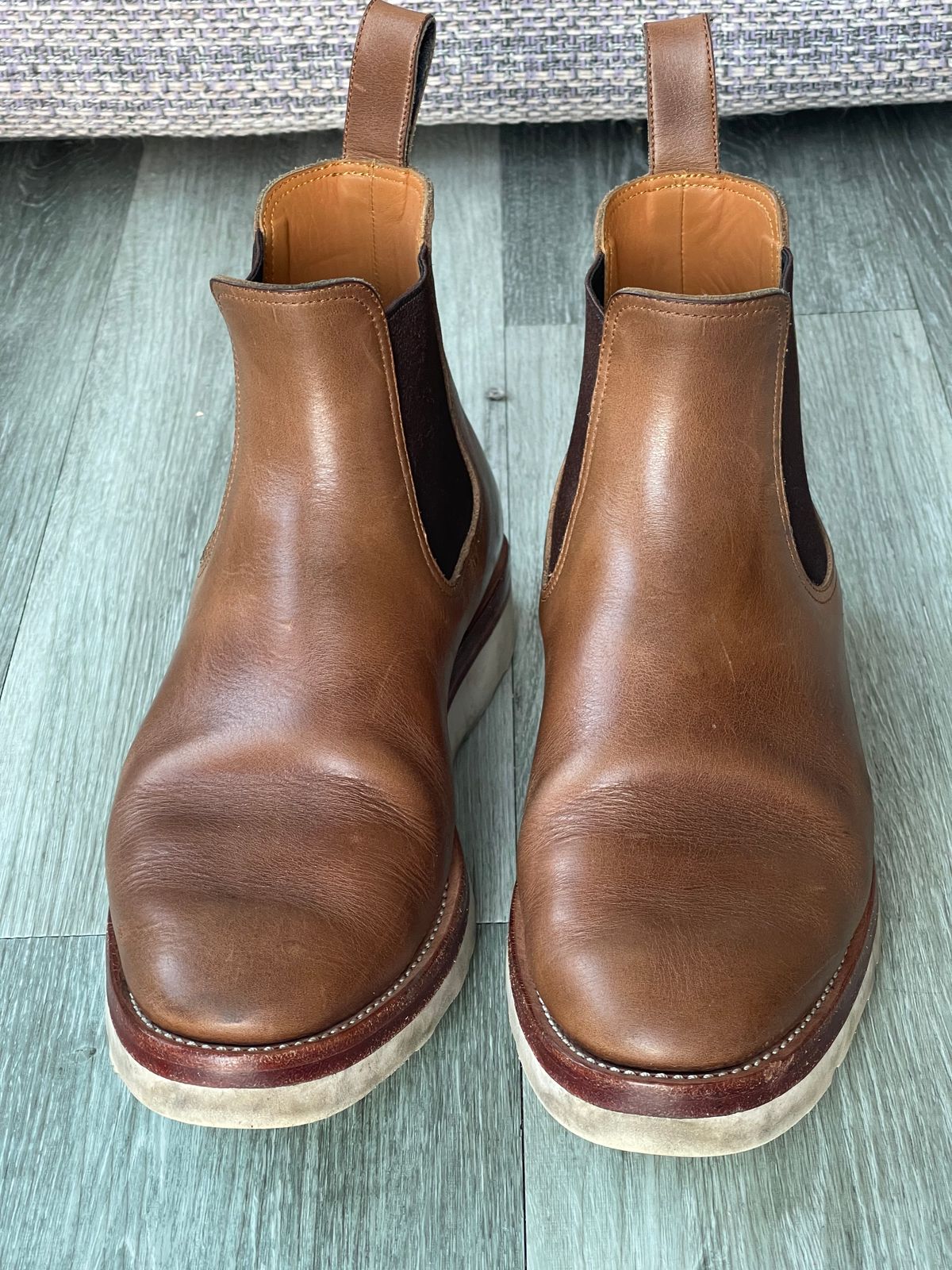 Photo by elliottjhill on January 1, 2023 of the Benzein The Seventh Chelsea Boot in Horween Natural Chromexcel.