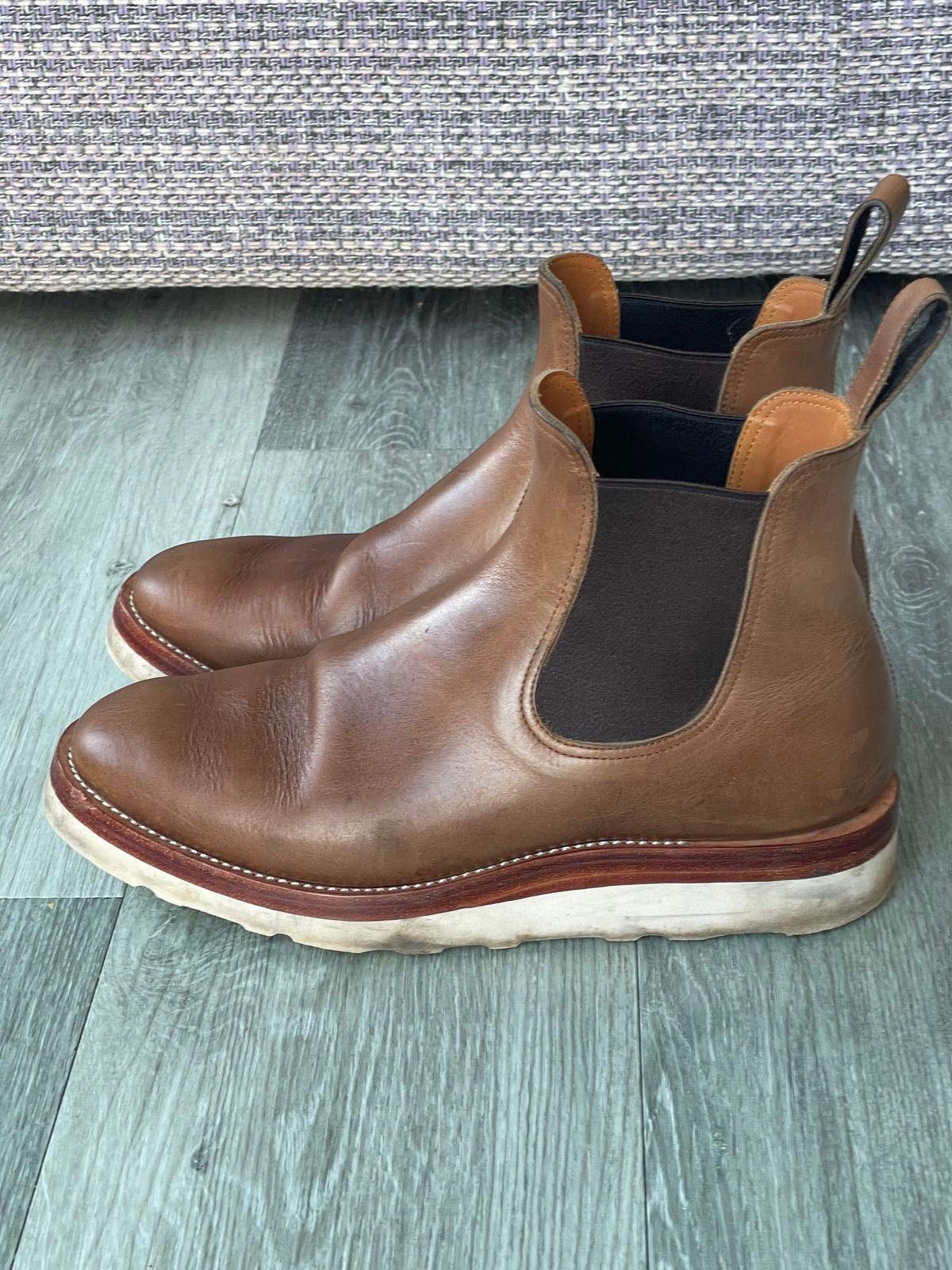 Photo by elliottjhill on January 1, 2023 of the Benzein The Seventh Chelsea Boot in Horween Natural Chromexcel.