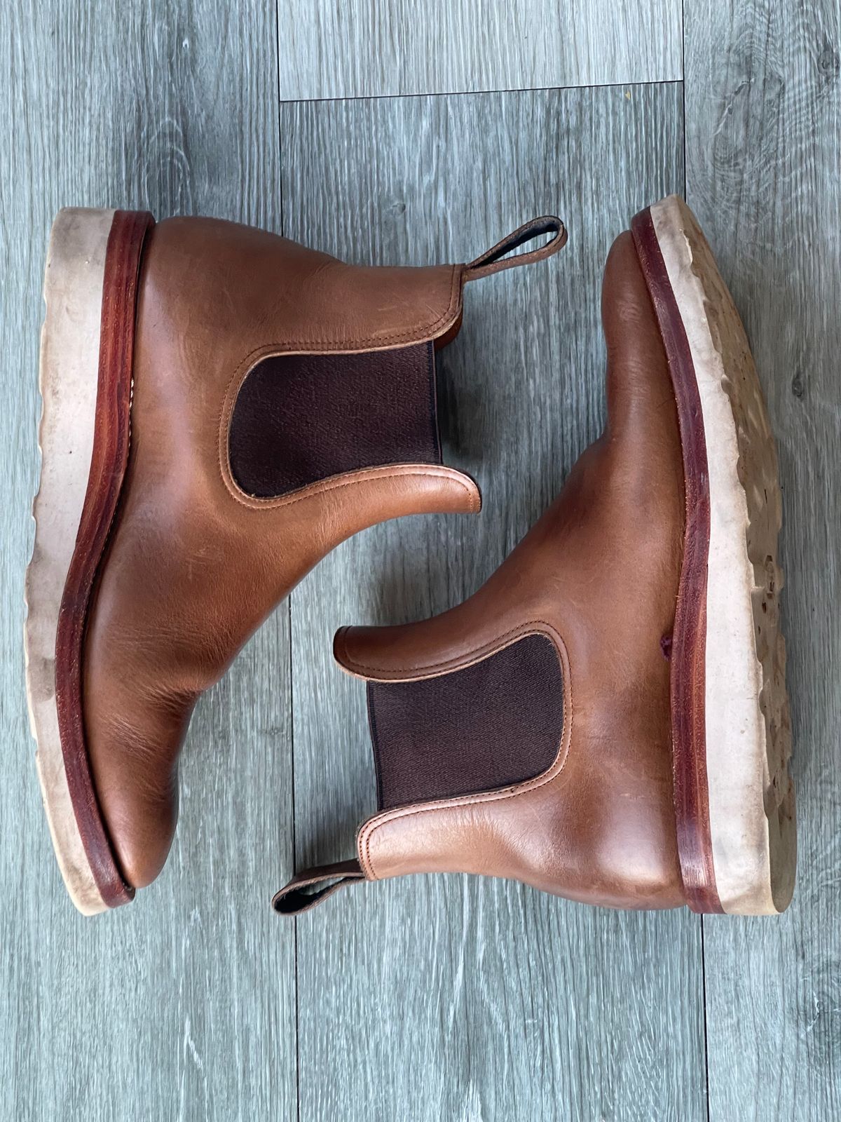 Photo by elliottjhill on January 1, 2023 of the Benzein The Seventh Chelsea Boot in Horween Natural Chromexcel.