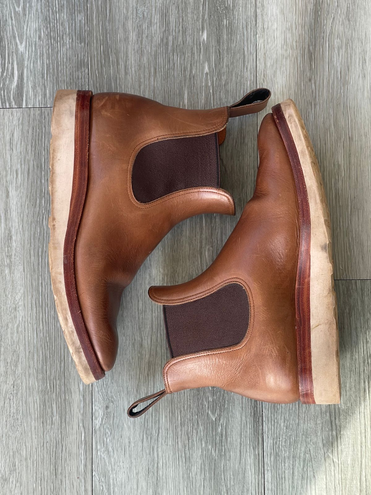 Photo by elliottjhill on February 1, 2023 of the Benzein The Seventh Chelsea Boot in Horween Natural Chromexcel.