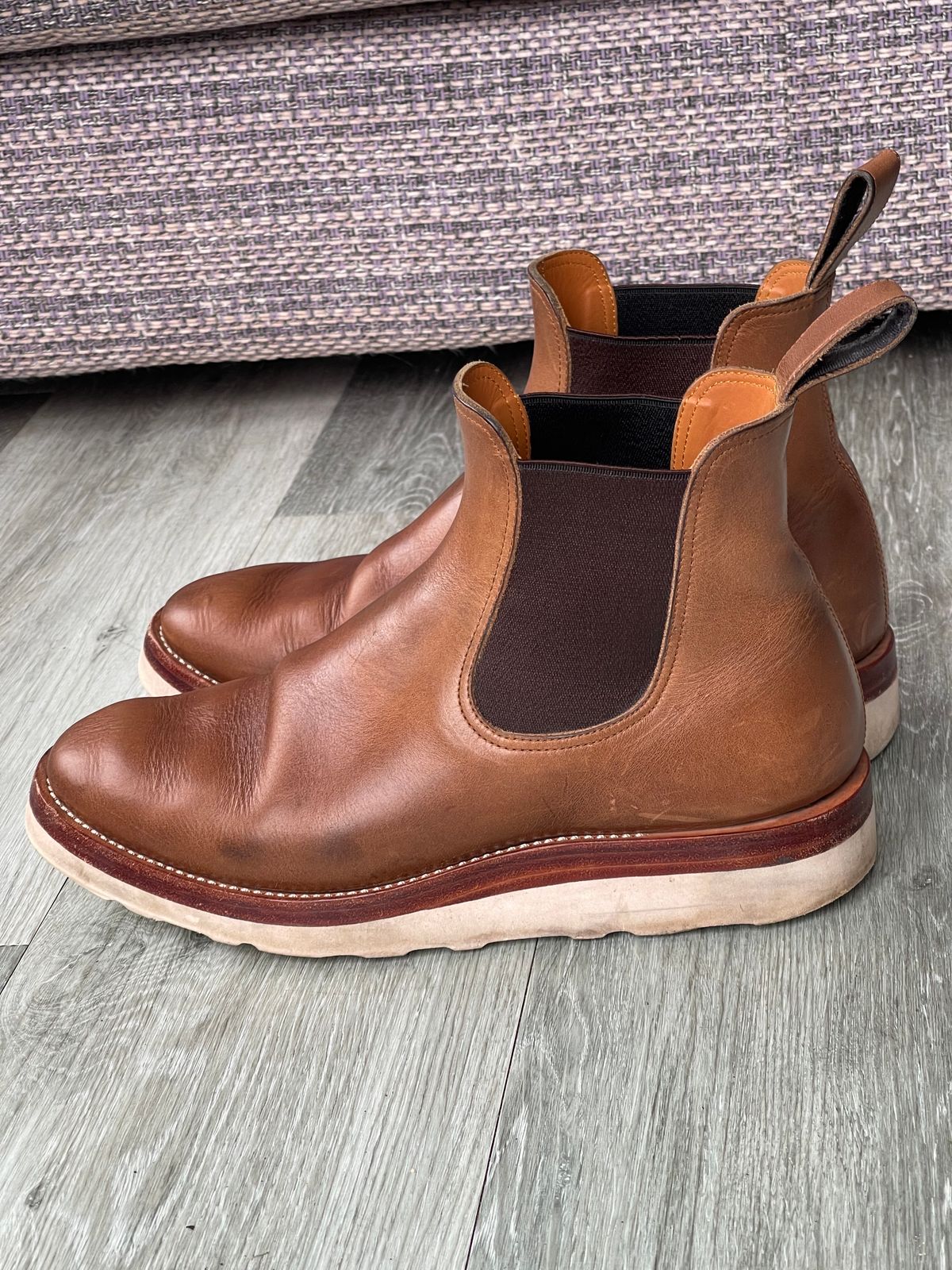 Photo by elliottjhill on April 1, 2023 of the Benzein The Seventh Chelsea Boot in Horween Natural Chromexcel.