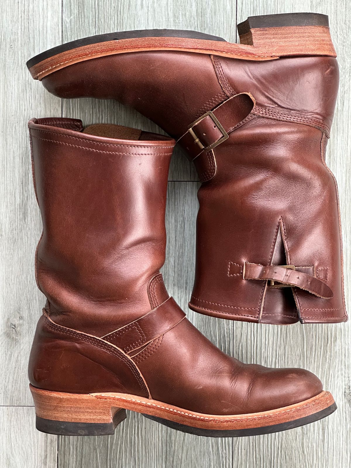 Photo by elliottjhill on January 2, 2024 of the John Lofgren Wabash Engineer Boots in Horween Chocolate Chromexcel.