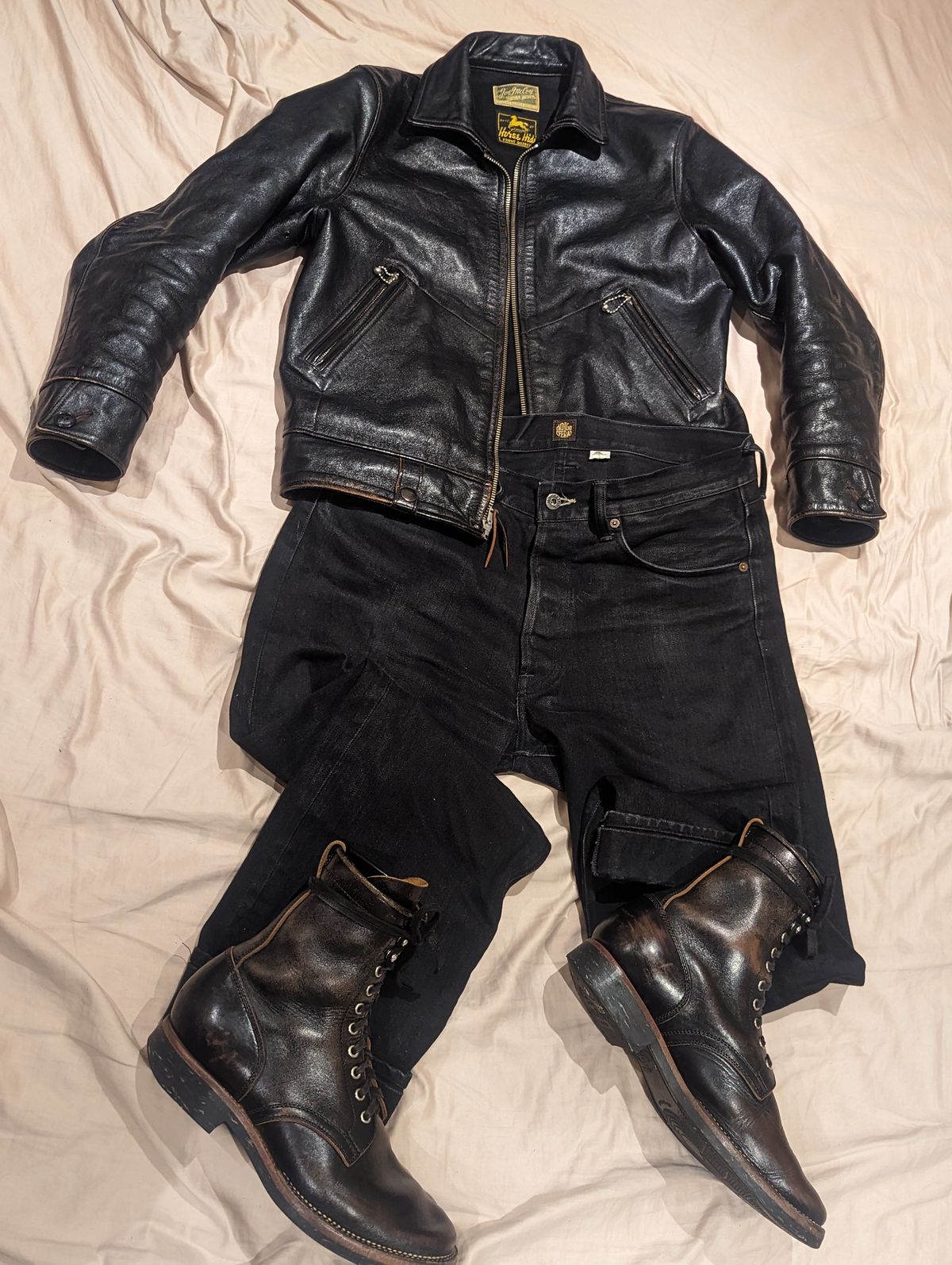 Photo by roger___af on April 5, 2024 of the Flame Panda Boondocker in Shinki Black Teacore Horsebutt.