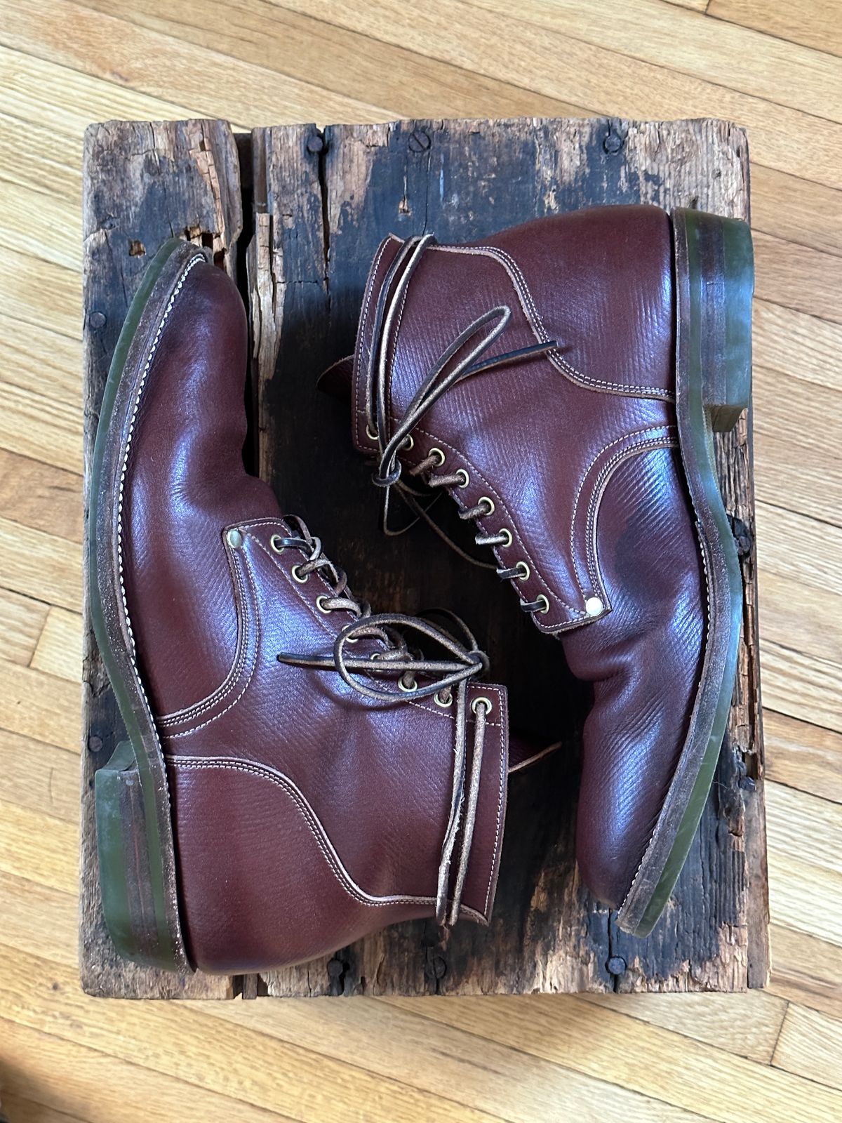 Photo by kosta on March 5, 2023 of the NF Bootmaker Milton Boot in J&FJ Baker Brown Russian Calf.