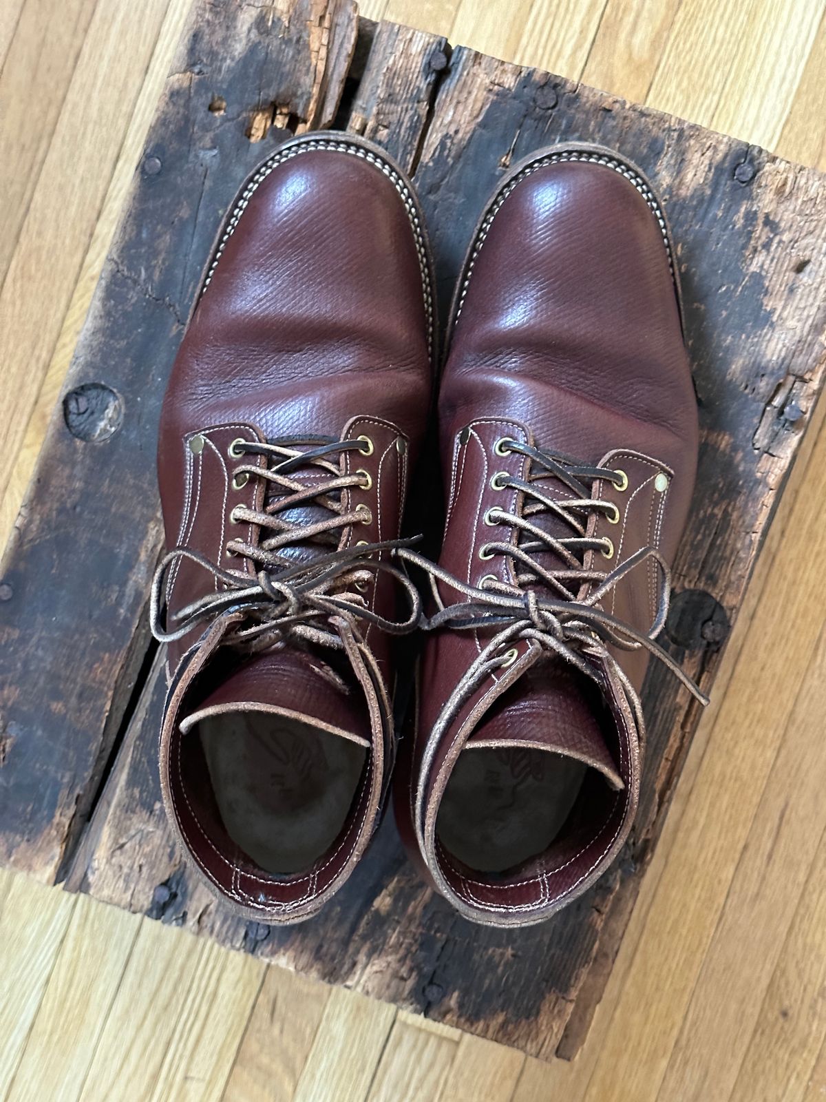 Photo by kosta on March 5, 2023 of the NF Bootmaker Milton Boot in J&FJ Baker Brown Russian Calf.