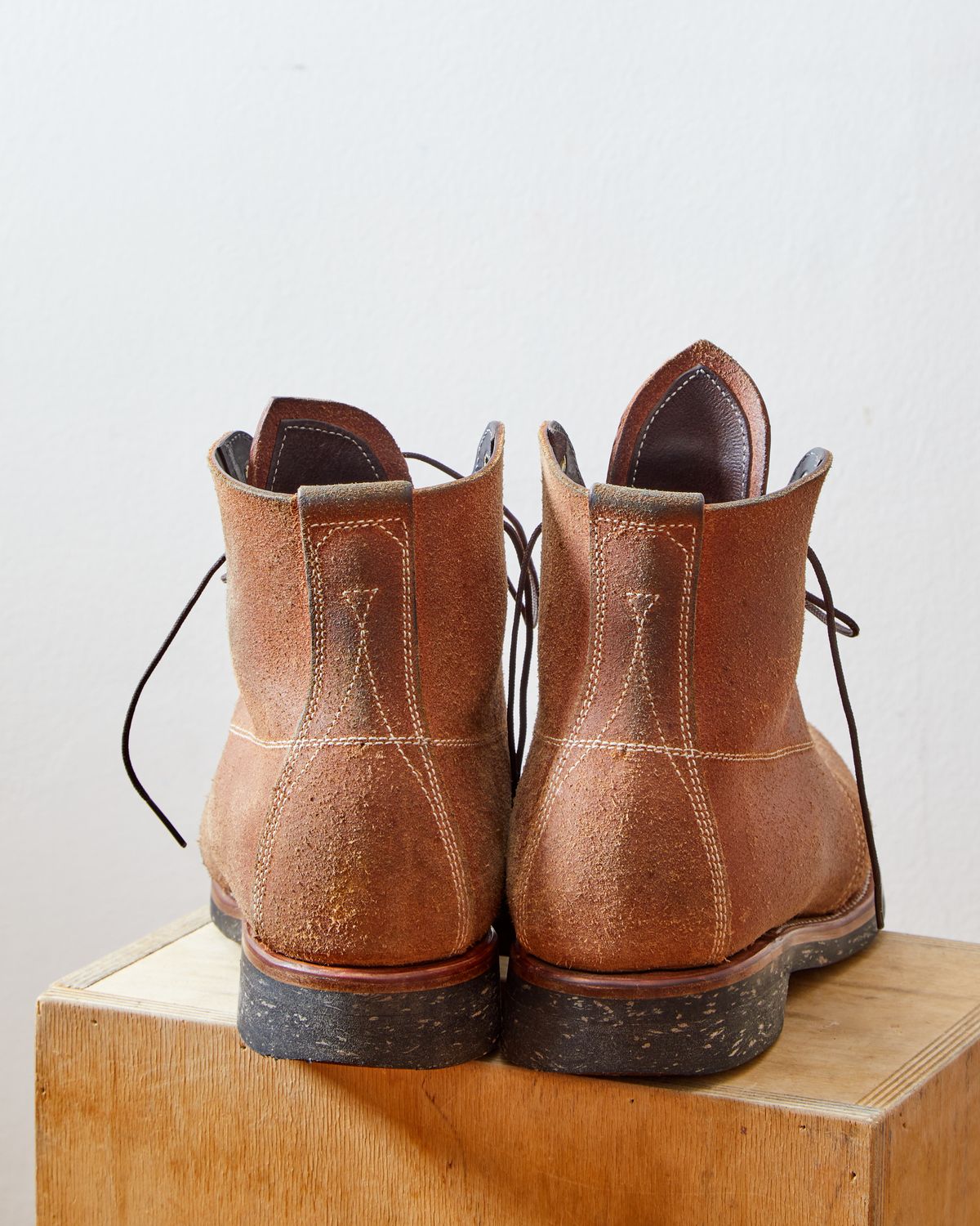 Photo by kosta on December 2, 2023 of the Unsung U 22-1 Slog Boot in Wickett & Craig Chestnut Oiled Latigo Roughout.