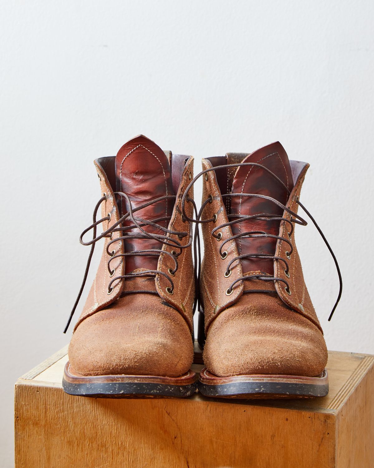 Photo by kosta on December 2, 2023 of the Unsung U 22-1 Slog Boot in Wickett & Craig Chestnut Oiled Latigo Roughout.