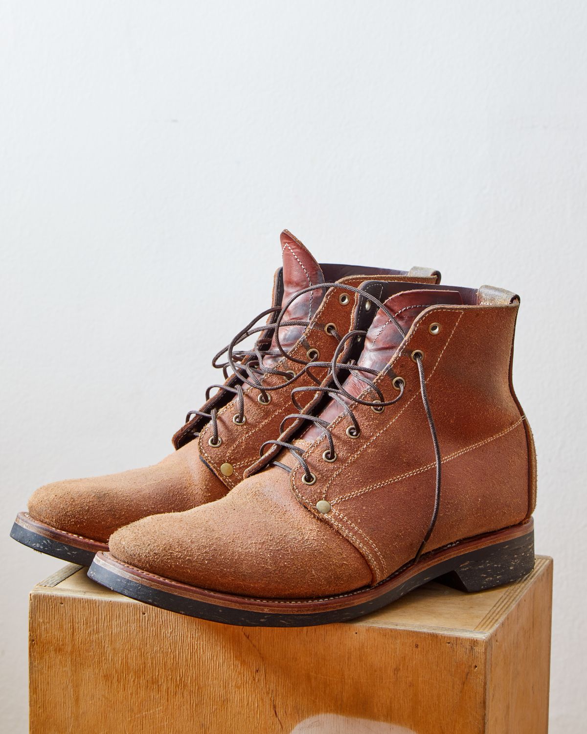 Photo by kosta on December 2, 2023 of the Unsung U 22-1 Slog Boot in Wickett & Craig Chestnut Oiled Latigo Roughout.