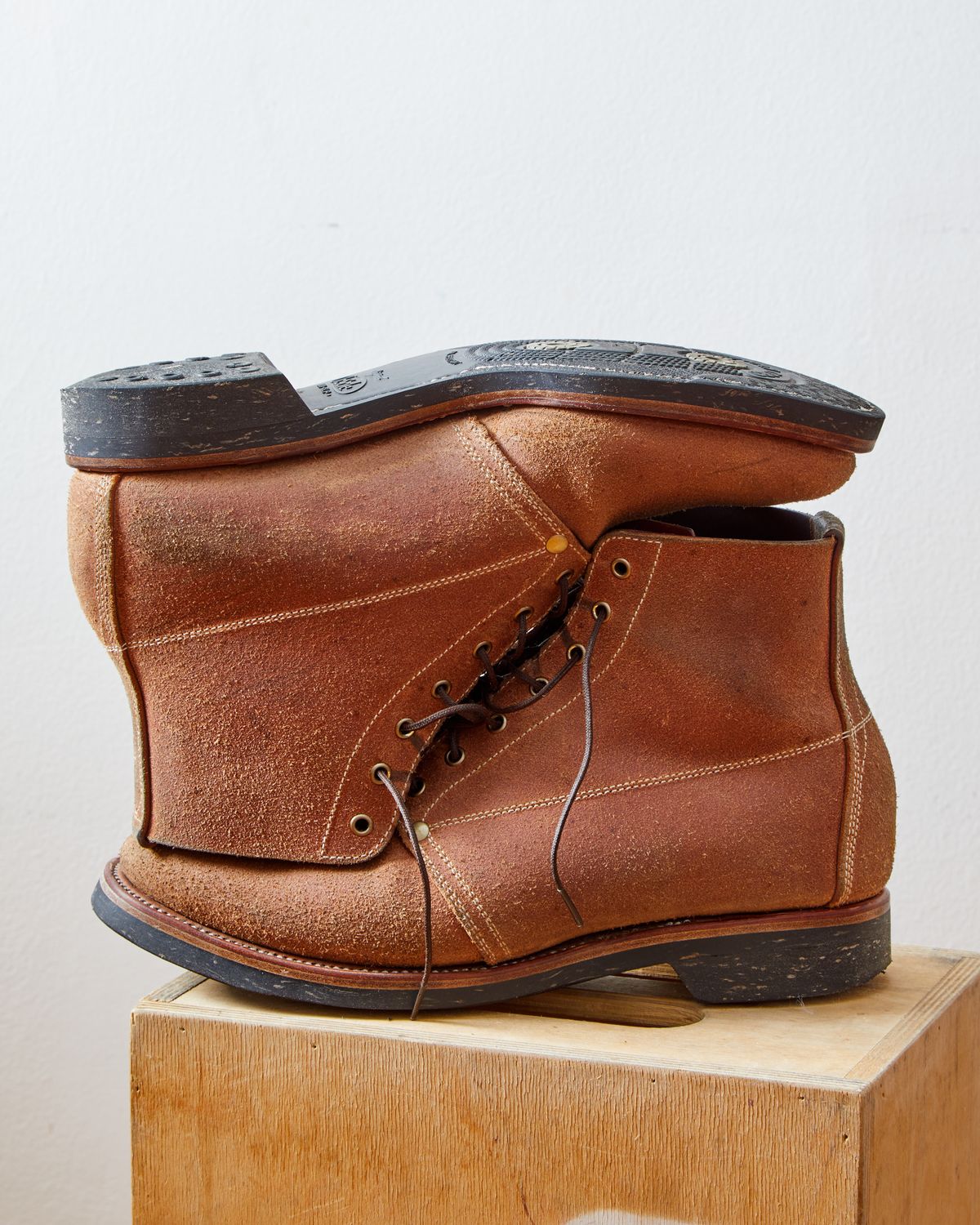 Photo by kosta on December 2, 2023 of the Unsung U 22-1 Slog Boot in Wickett & Craig Chestnut Oiled Latigo Roughout.
