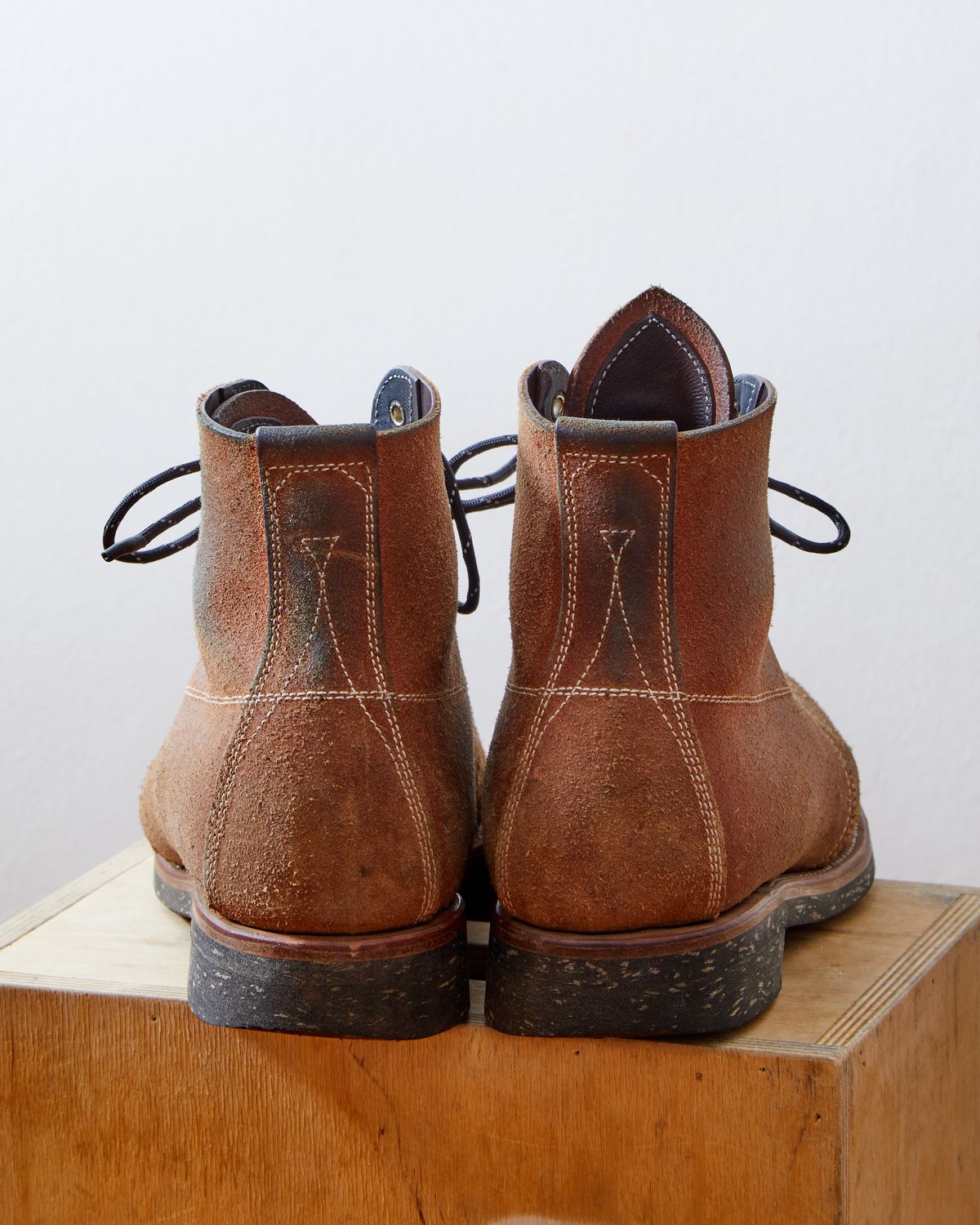 Photo by kosta on January 5, 2024 of the Unsung U 22-1 Slog Boot in Wickett & Craig Chestnut Oiled Latigo Roughout.