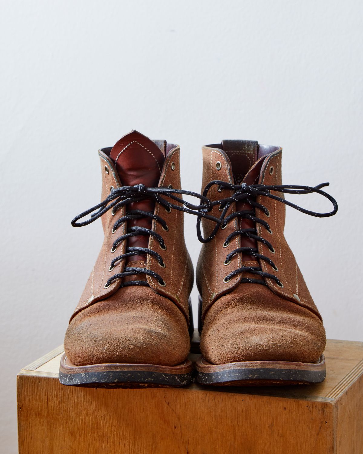 Photo by kosta on January 5, 2024 of the Unsung U 22-1 Slog Boot in Wickett & Craig Chestnut Oiled Latigo Roughout.