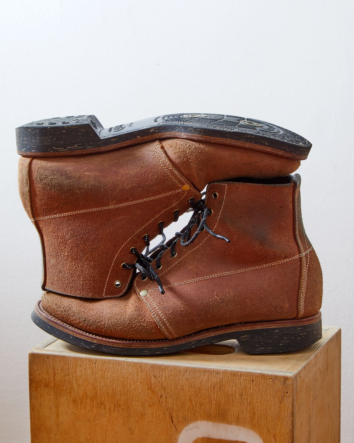 Photo by kosta on January 5, 2024 of the Unsung U 22-1 Slog Boot in Wickett & Craig Chestnut Oiled Latigo Roughout.