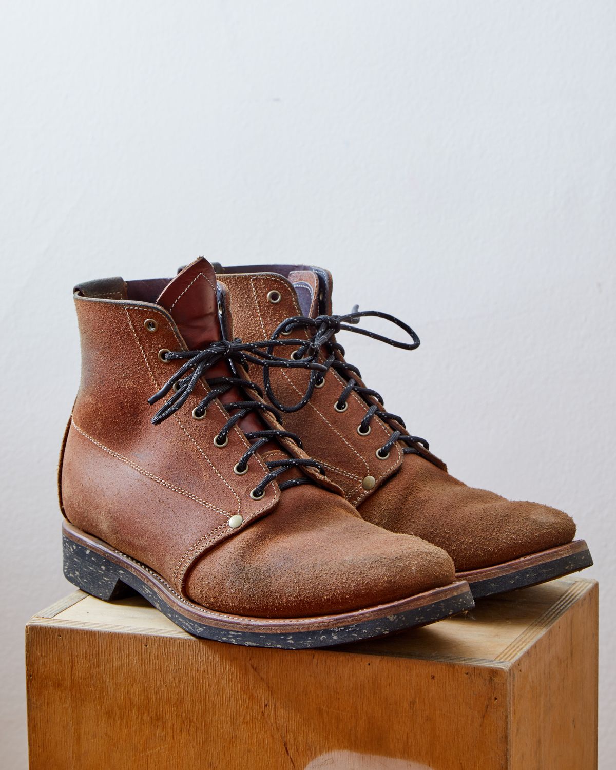 Photo by kosta on January 5, 2024 of the Unsung U 22-1 Slog Boot in Wickett & Craig Chestnut Oiled Latigo Roughout.