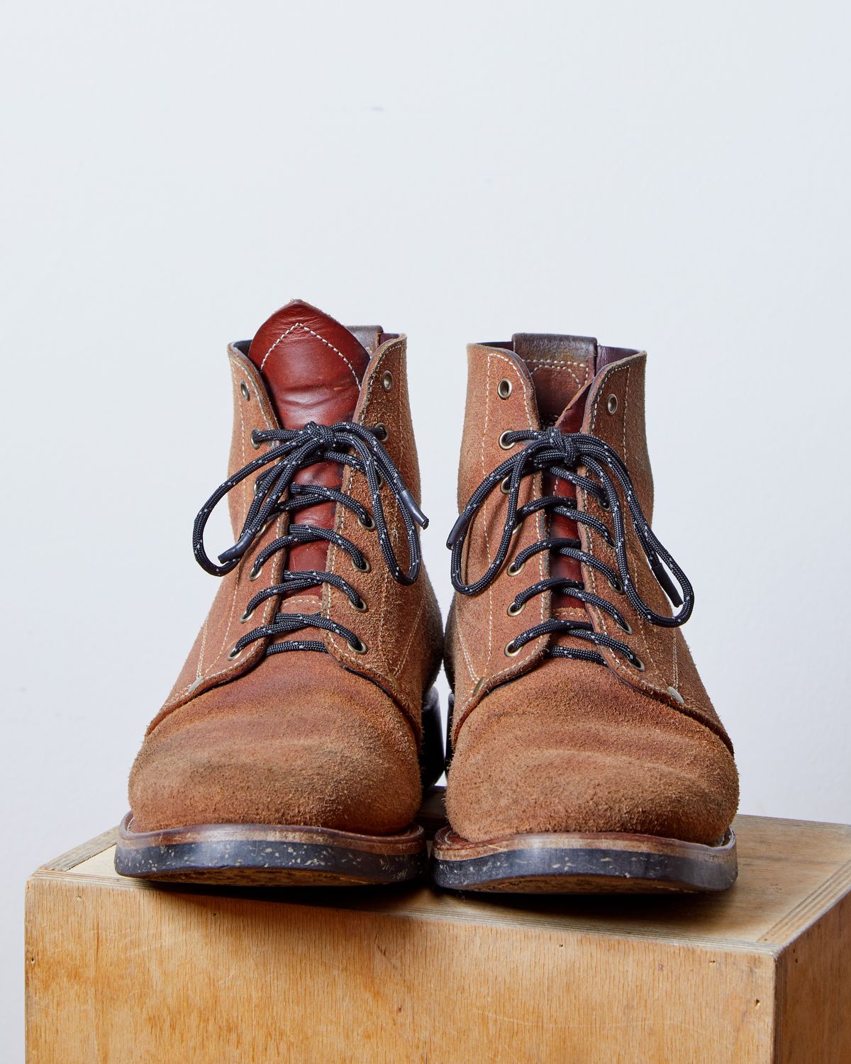 Photo by kosta on February 6, 2024 of the Unsung U 22-1 Slog Boot in Wickett & Craig Chestnut Oiled Latigo Roughout.