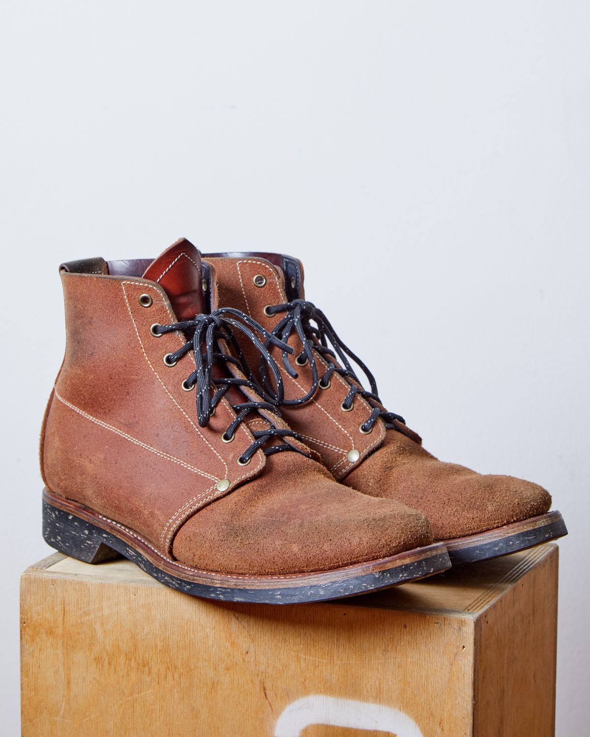 Photo by kosta on February 6, 2024 of the Unsung U 22-1 Slog Boot in Wickett & Craig Chestnut Oiled Latigo Roughout.