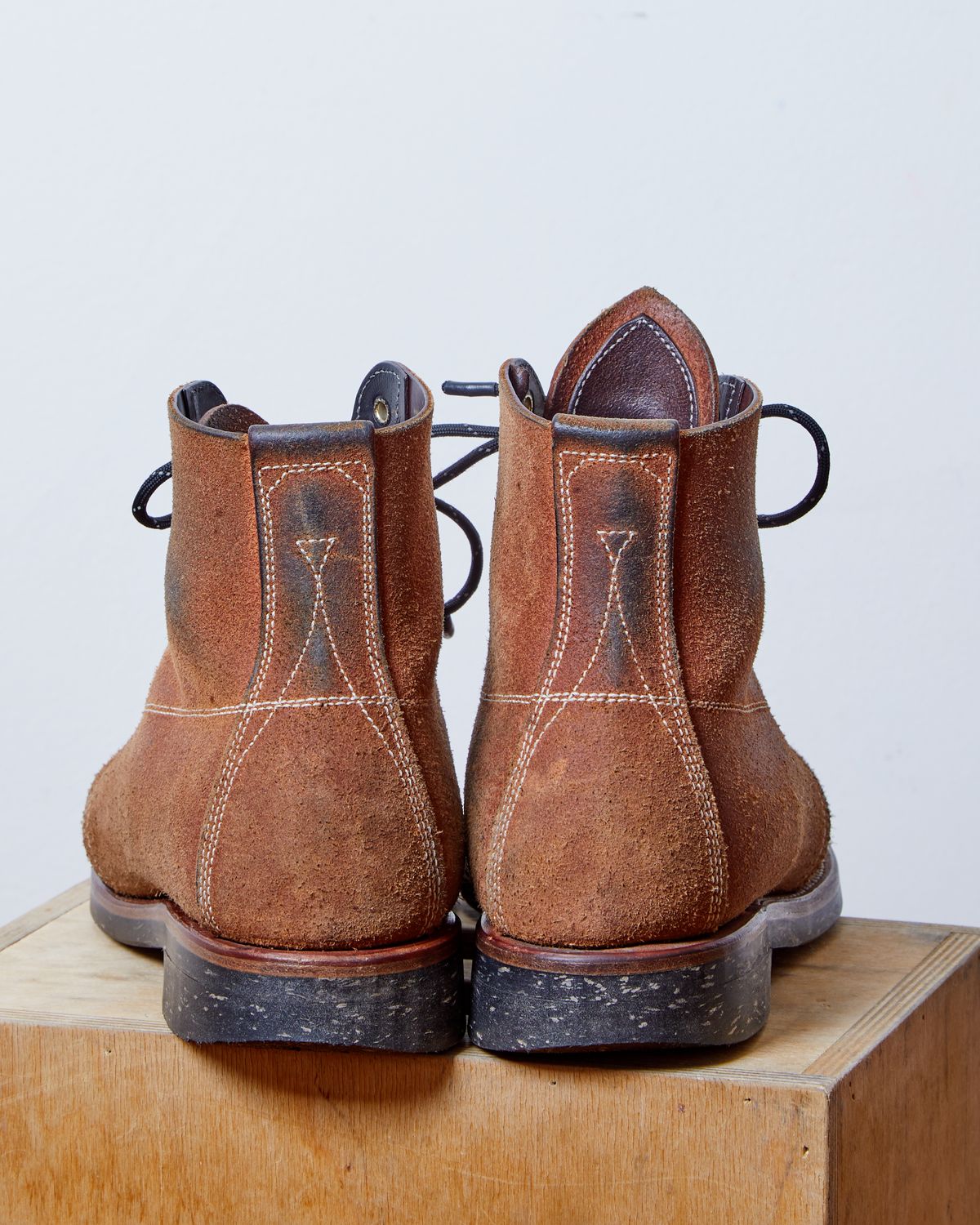 Photo by kosta on March 2, 2024 of the Unsung U 22-1 Slog Boot in Wickett & Craig Chestnut Oiled Latigo Roughout.