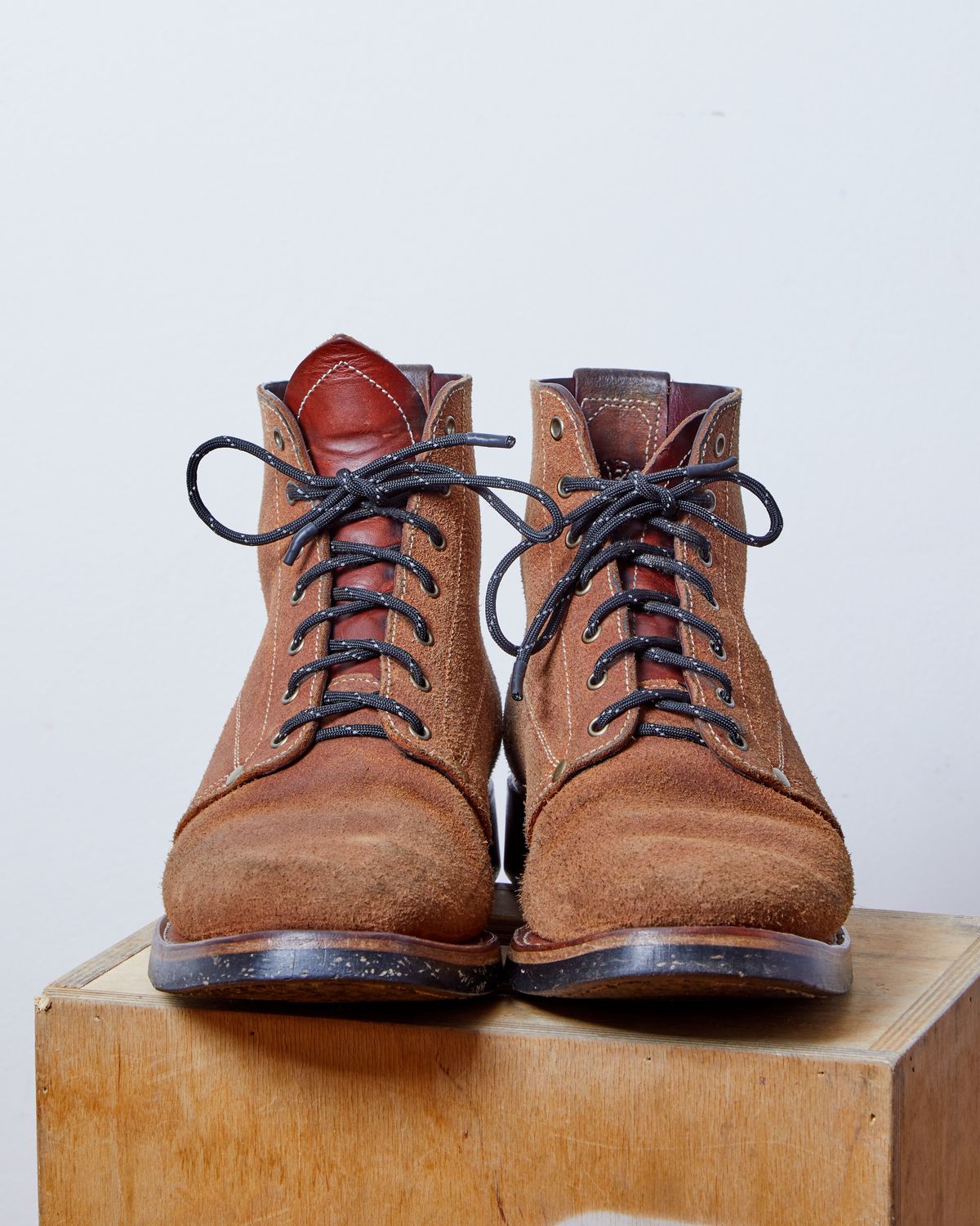 Photo by kosta on March 2, 2024 of the Unsung U 22-1 Slog Boot in Wickett & Craig Chestnut Oiled Latigo Roughout.