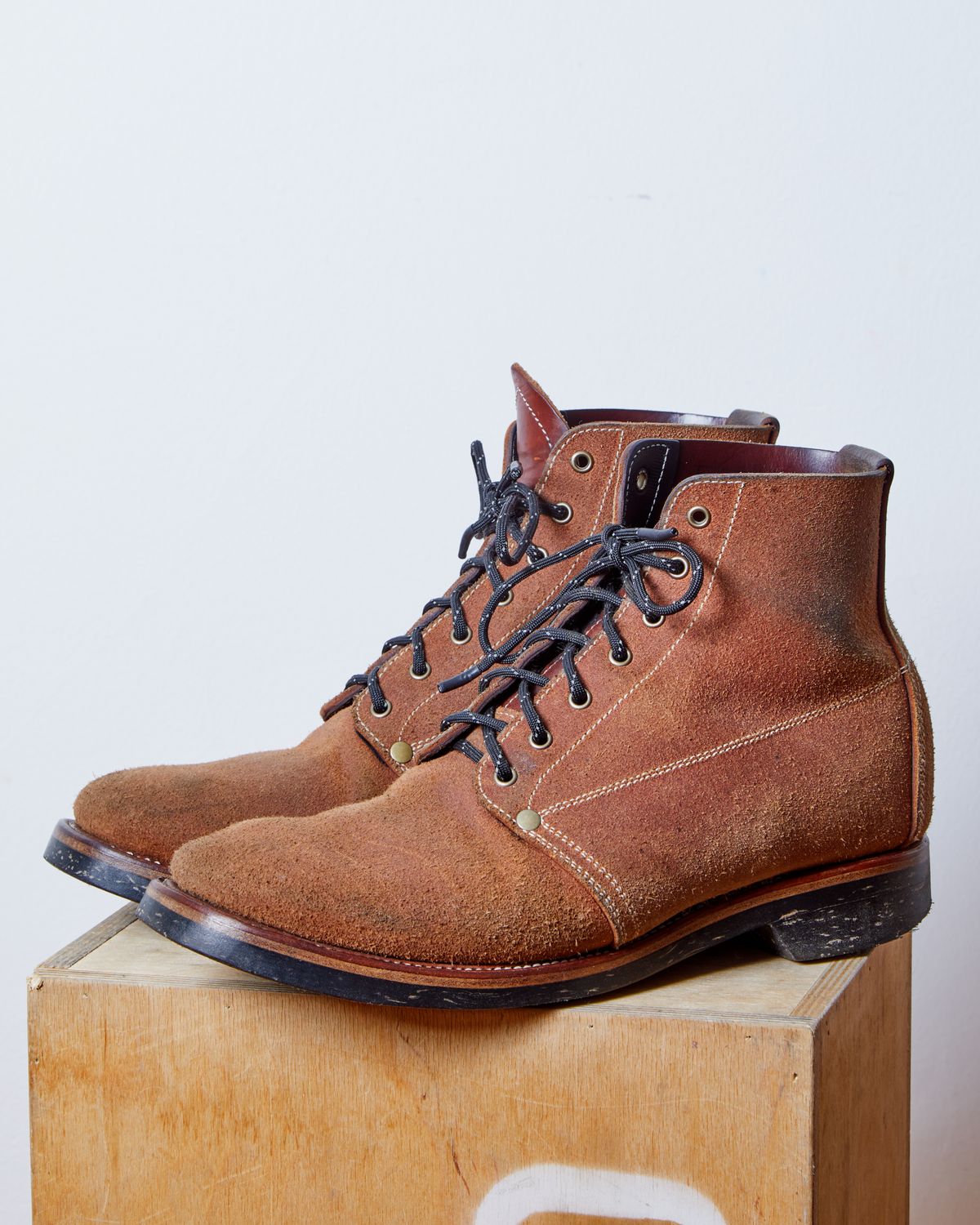 Photo by kosta on March 2, 2024 of the Unsung U 22-1 Slog Boot in Wickett & Craig Chestnut Oiled Latigo Roughout.