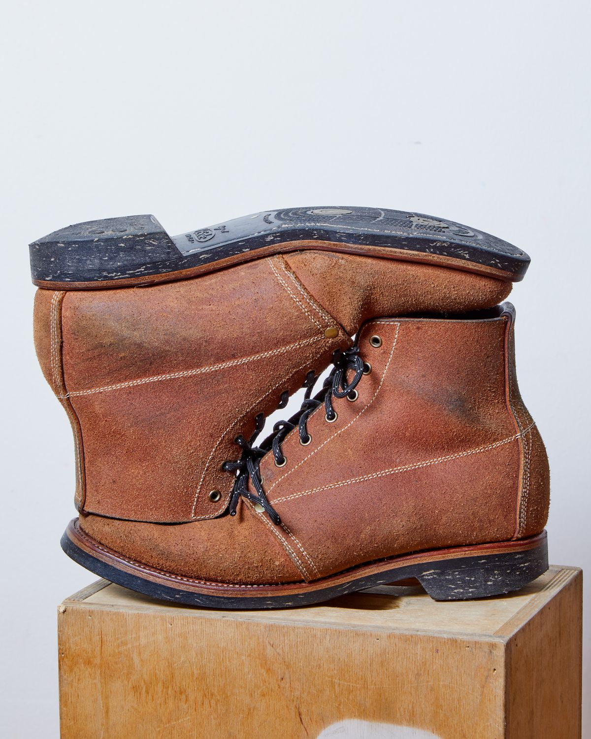 Photo by kosta on March 2, 2024 of the Unsung U 22-1 Slog Boot in Wickett & Craig Chestnut Oiled Latigo Roughout.