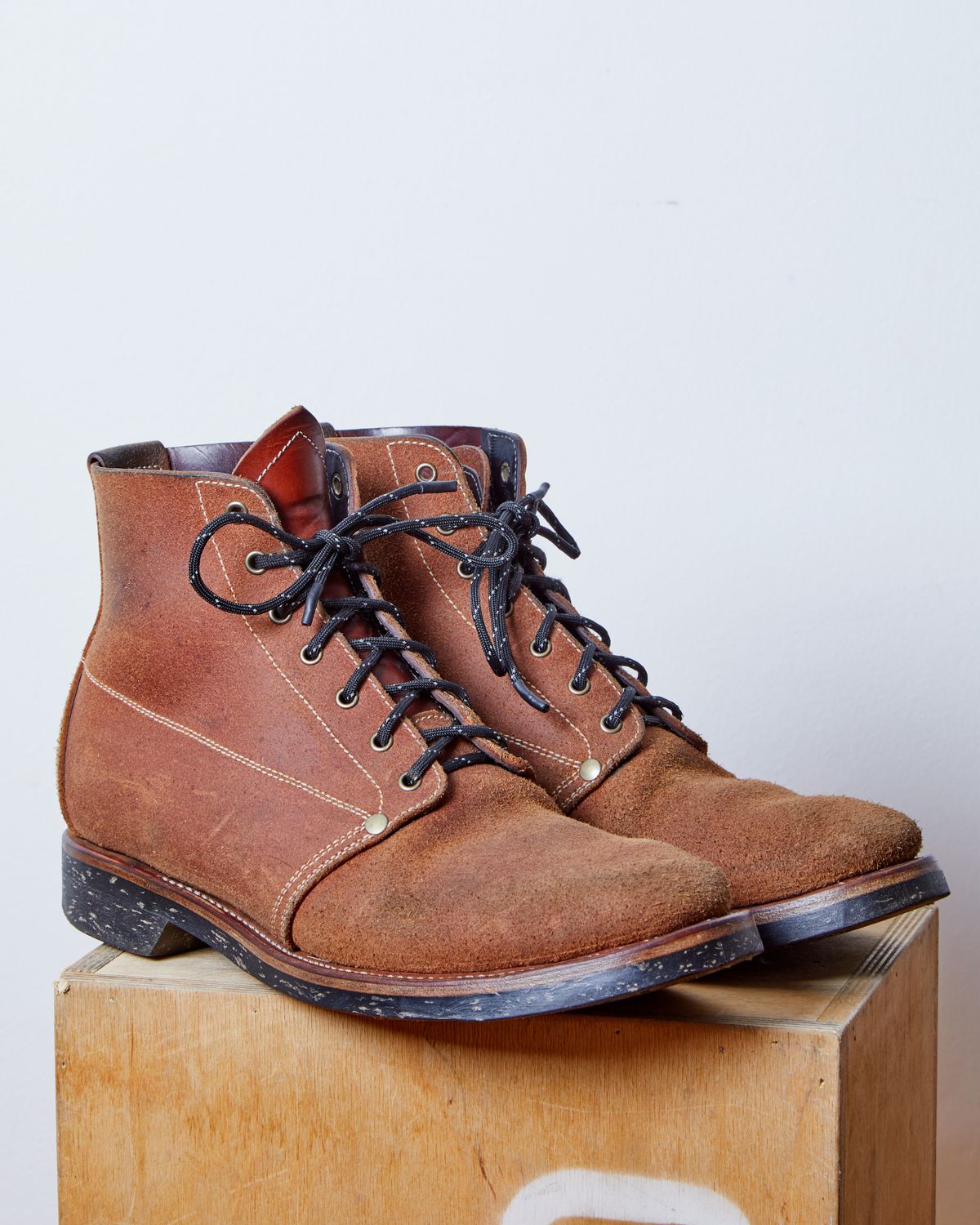 Photo by kosta on March 2, 2024 of the Unsung U 22-1 Slog Boot in Wickett & Craig Chestnut Oiled Latigo Roughout.