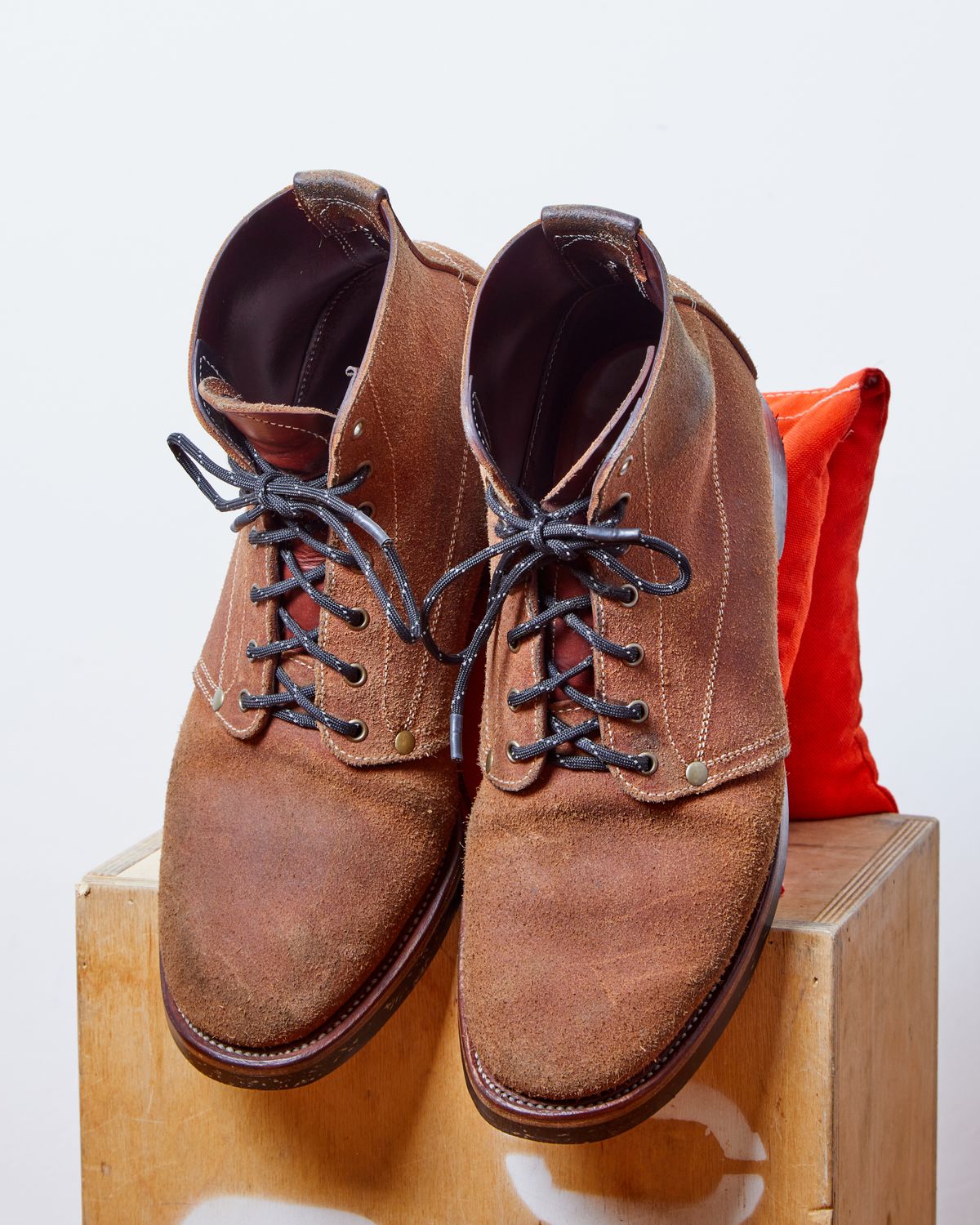 Photo by kosta on March 2, 2024 of the Unsung U 22-1 Slog Boot in Wickett & Craig Chestnut Oiled Latigo Roughout.