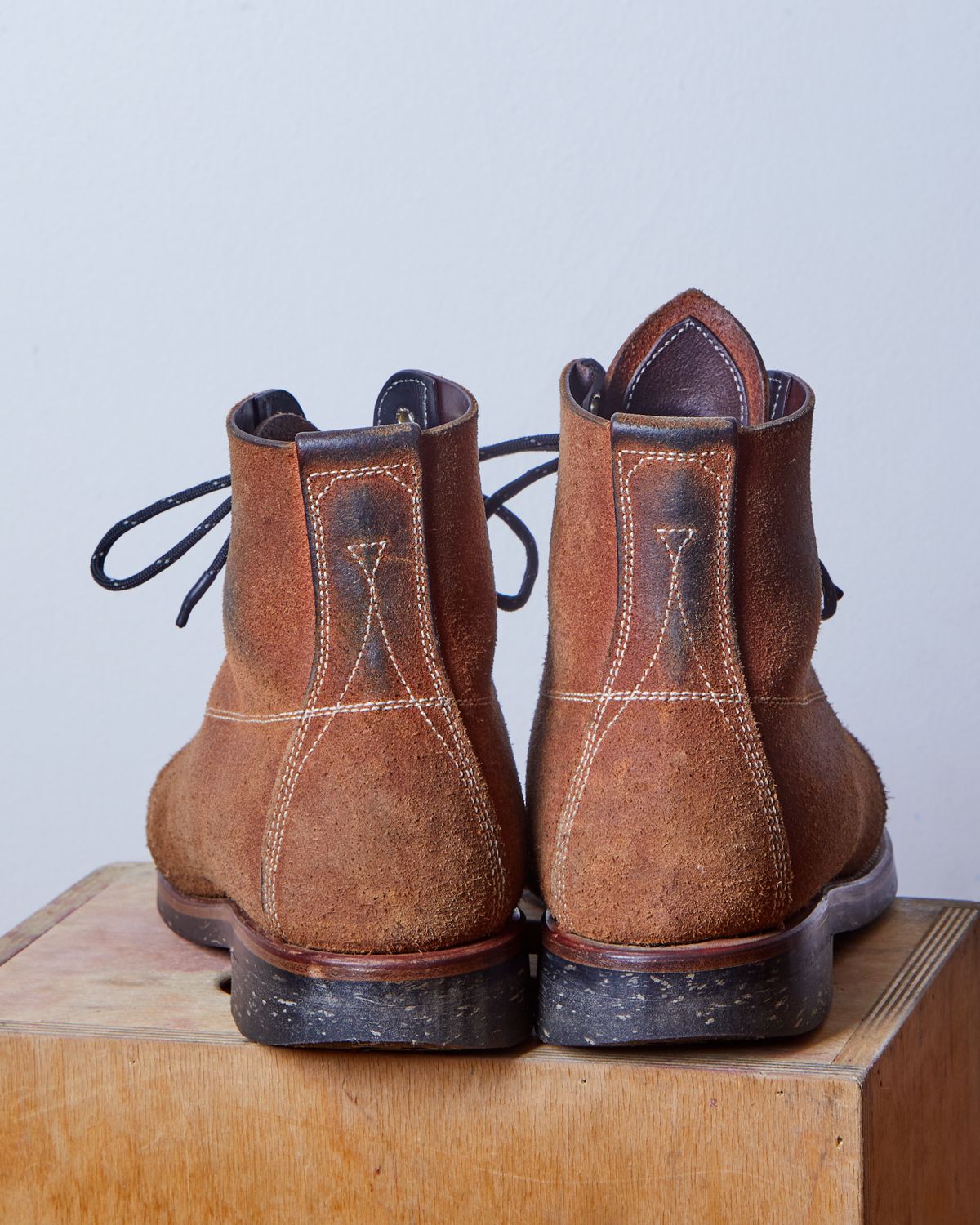 Photo by kosta on April 3, 2024 of the Unsung U 22-1 Slog Boot in Wickett & Craig Chestnut Oiled Latigo Roughout.