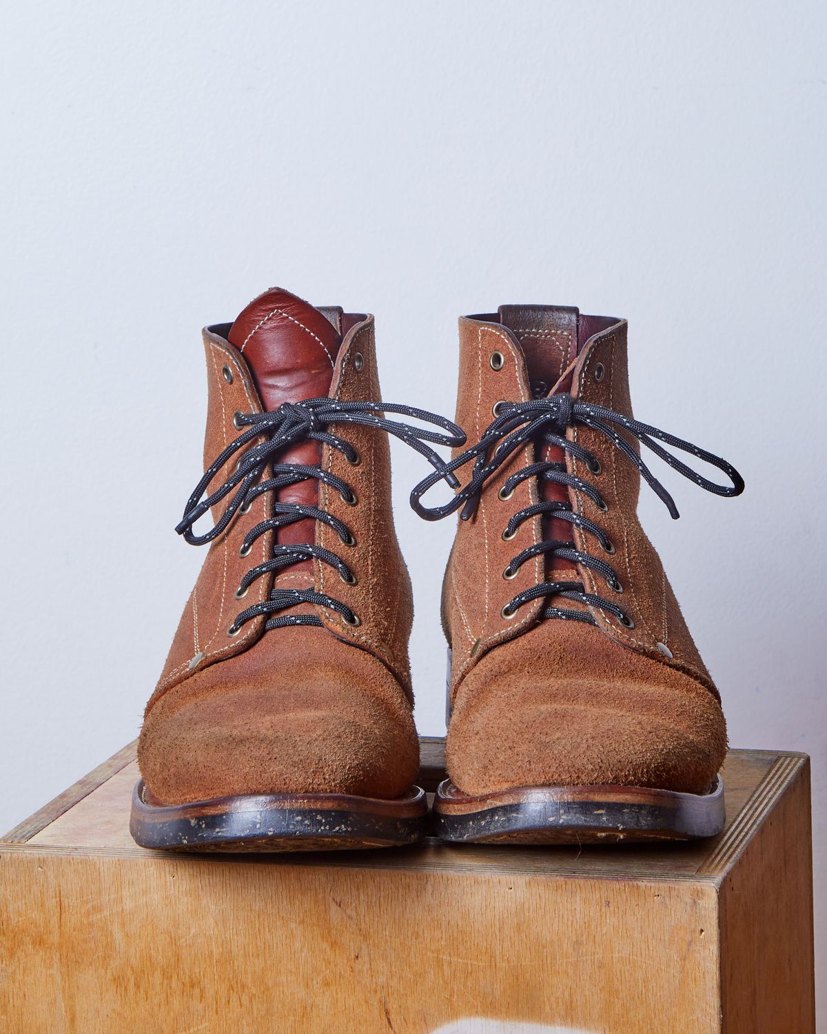 Photo by kosta on April 3, 2024 of the Unsung U 22-1 Slog Boot in Wickett & Craig Chestnut Oiled Latigo Roughout.