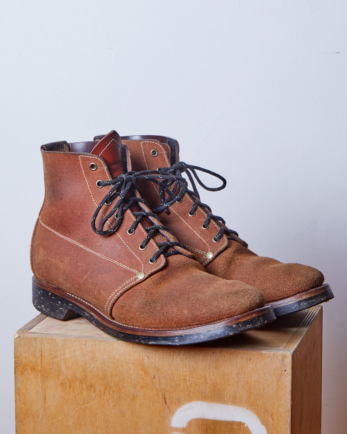 Photo by kosta on April 3, 2024 of the Unsung U 22-1 Slog Boot in Wickett & Craig Chestnut Oiled Latigo Roughout.