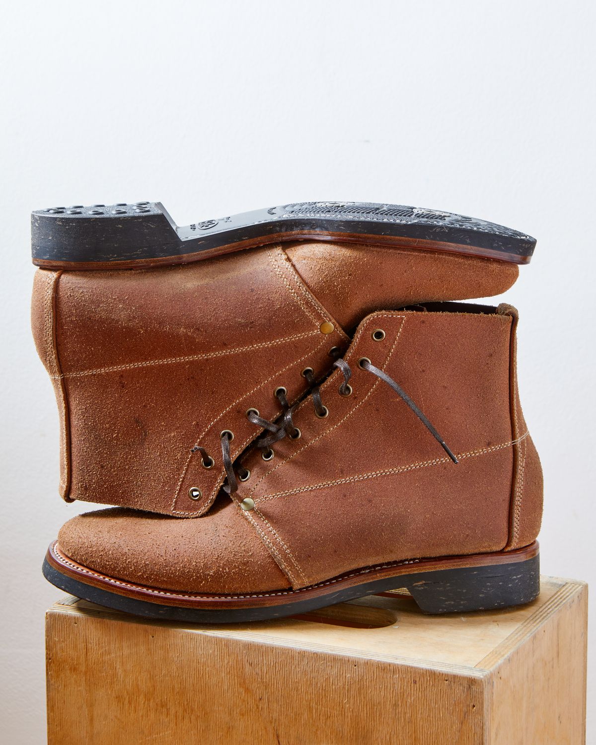 Photo by kosta on November 4, 2023 of the Unsung U 22-1 Slog Boot in Wickett & Craig Chestnut Oiled Latigo Roughout.
