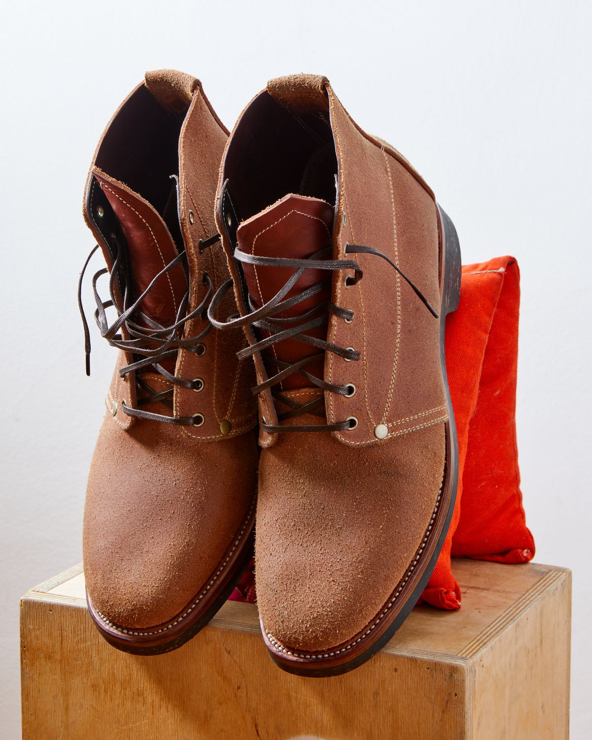 Photo by kosta on November 4, 2023 of the Unsung U 22-1 Slog Boot in Wickett & Craig Chestnut Oiled Latigo Roughout.