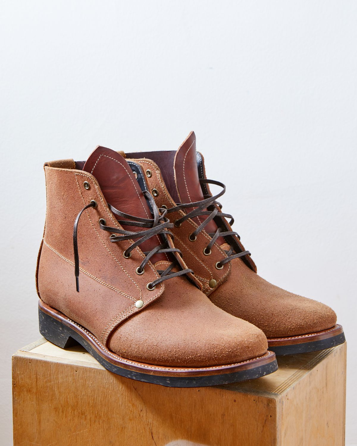Photo by kosta on November 4, 2023 of the Unsung U 22-1 Slog Boot in Wickett & Craig Chestnut Oiled Latigo Roughout.