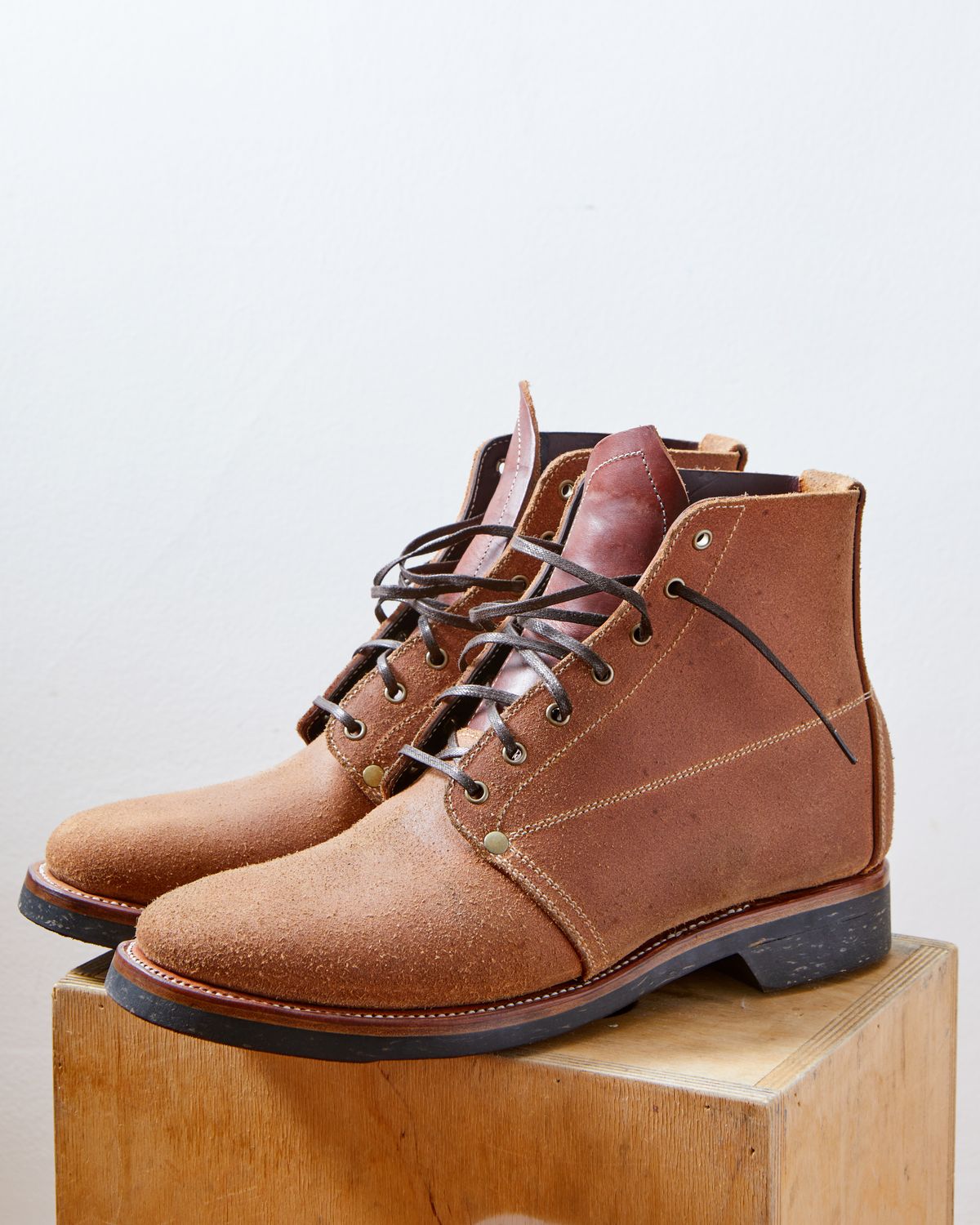 Photo by kosta on November 4, 2023 of the Unsung U 22-1 Slog Boot in Wickett & Craig Chestnut Oiled Latigo Roughout.