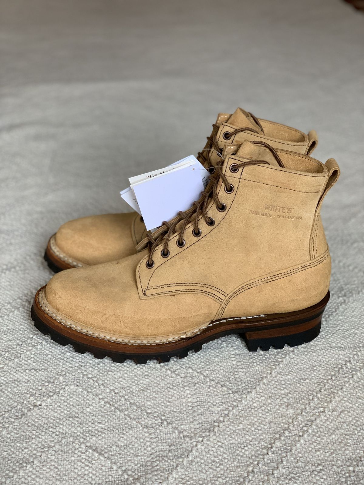 Photo by kosta on September 30, 2021 of the White's 350 Cruiser in Seidel Natural Suede.