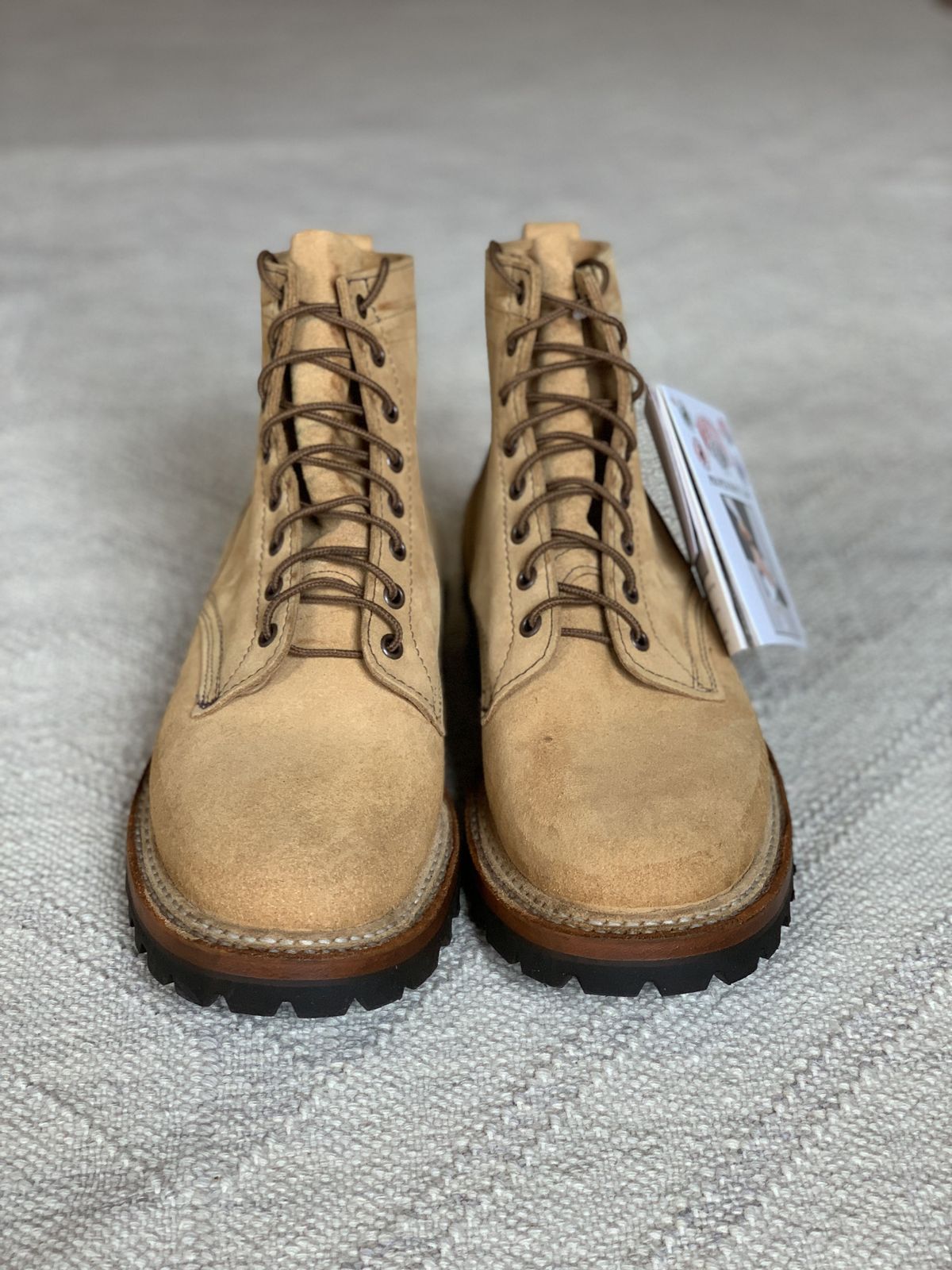 Photo by kosta on September 30, 2021 of the White's 350 Cruiser in Seidel Natural Suede.