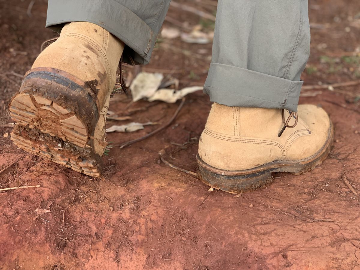 Photo by kosta on January 6, 2022 of the White's 350 Cruiser in Seidel Natural Suede.