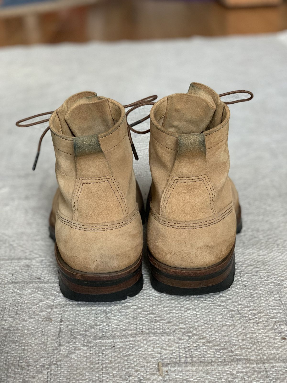 Photo by kosta on March 5, 2022 of the White's 350 Cruiser in Seidel Natural Suede.