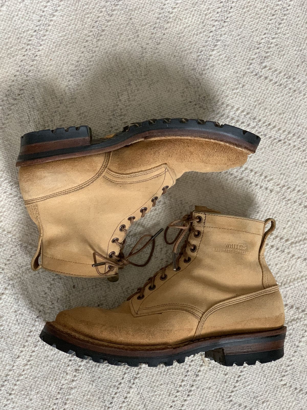 Photo by kosta on March 5, 2022 of the White's 350 Cruiser in Seidel Natural Suede.