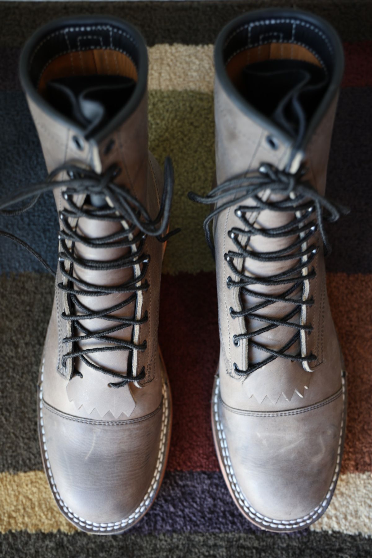 Photo by mfleeter on October 2, 2024 of the Frank's Boots Maxon in Horween Steel Predator.