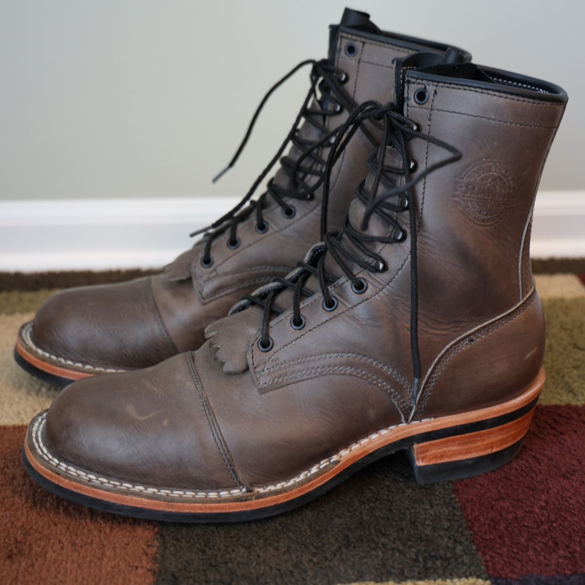 Photo by mfleeter on November 2, 2024 of the Frank's Boots Maxon in Horween Steel Predator.