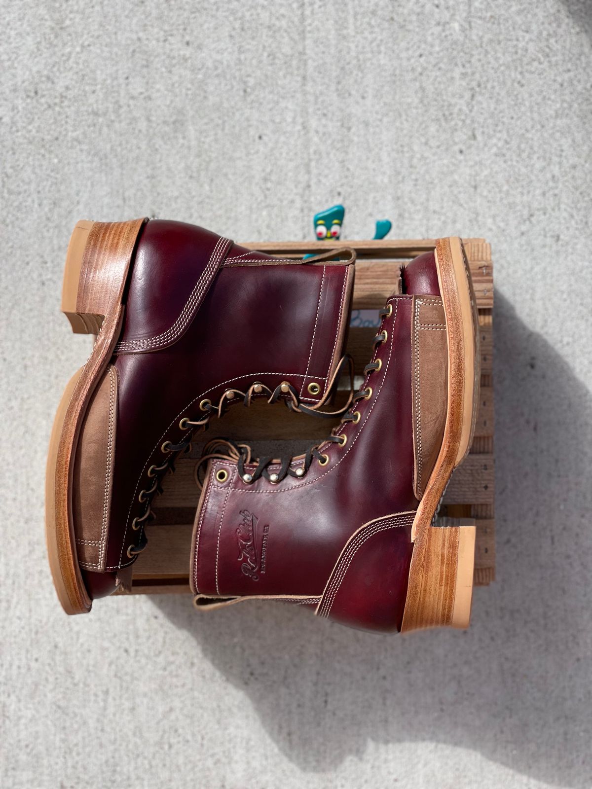 Photo by BootsetDaram on October 1, 2023 of the Role Club Lace To Toe A-2 Style in Horween Color 8 Chromexcel Horsehide & Unbuffed Horsehide.