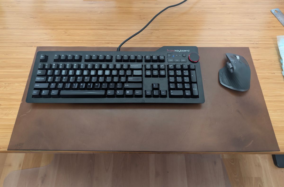 Photo by itsnotbriatall on November 4, 2025 of the Self-Made Deskpad in Horween Natural Chromexcel.