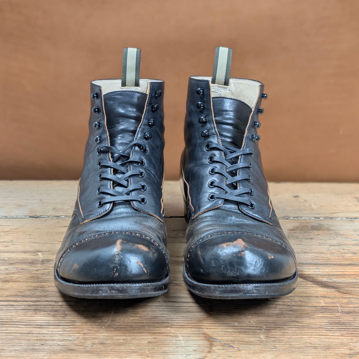 Photo by itsnotbriatall on November 5, 2025 of the The 2 Monkeys Vaudeville "Black Colts" in Horsehide.